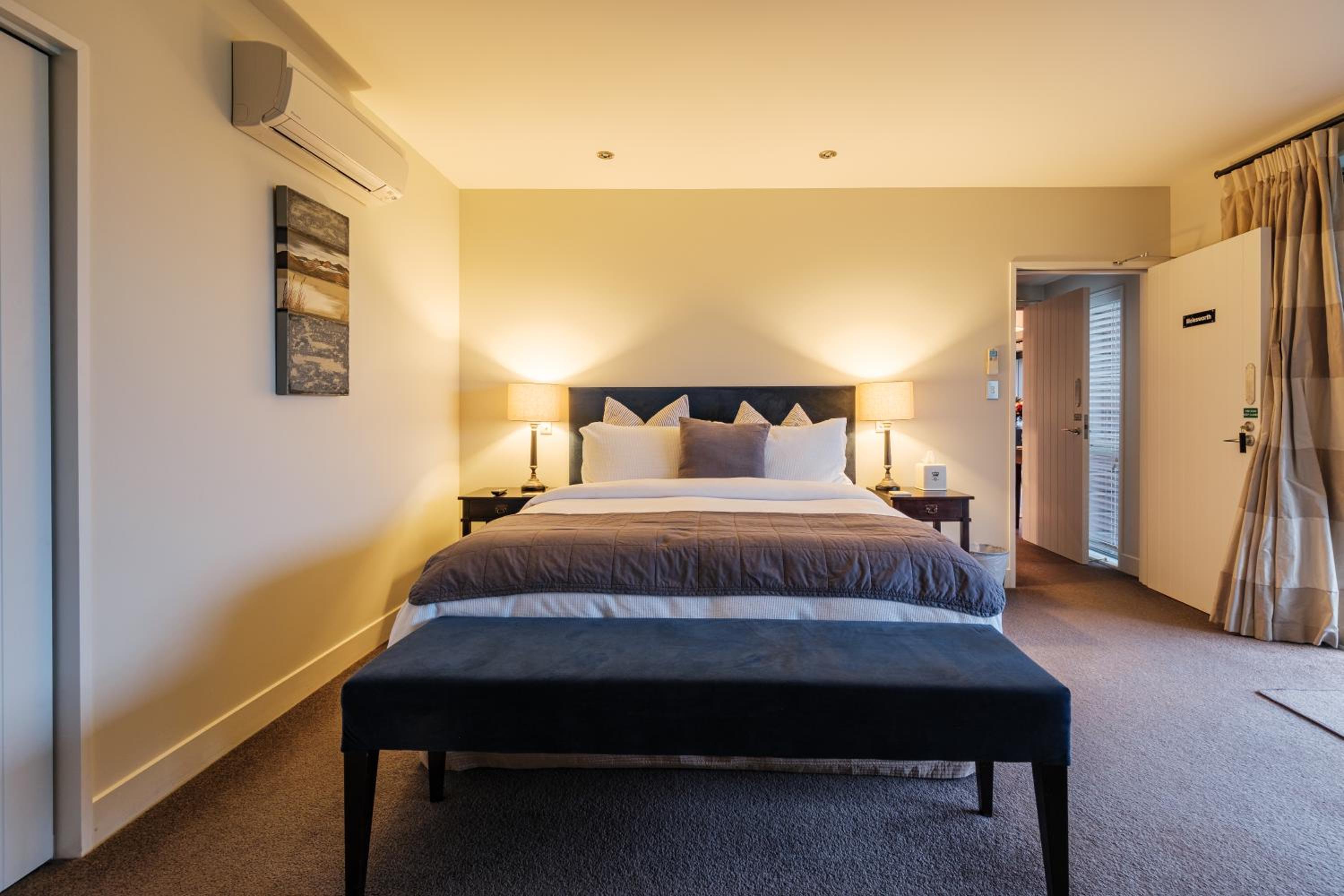 Deluxe King Suite