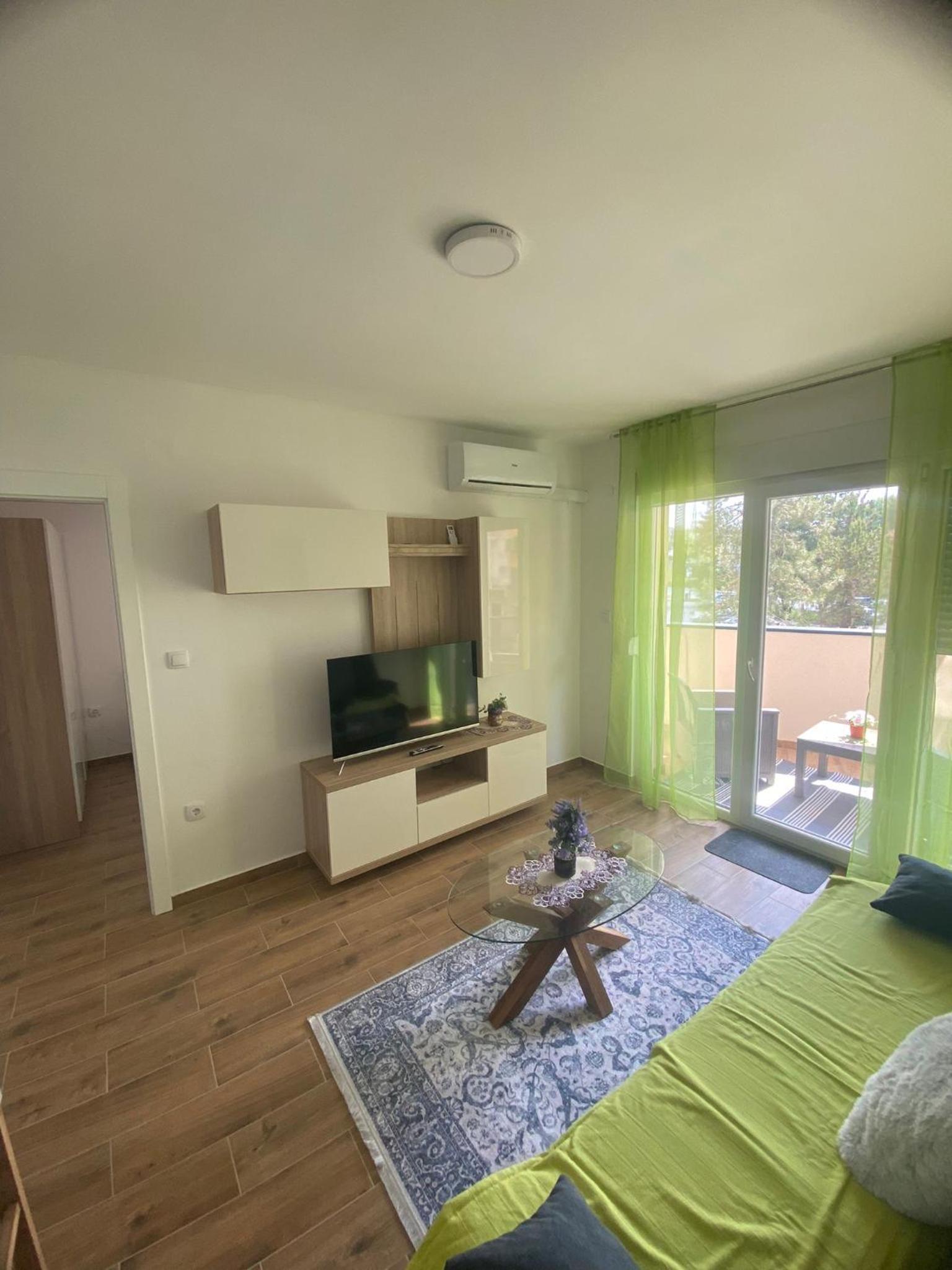 One-Bedroom Apartment photo 1