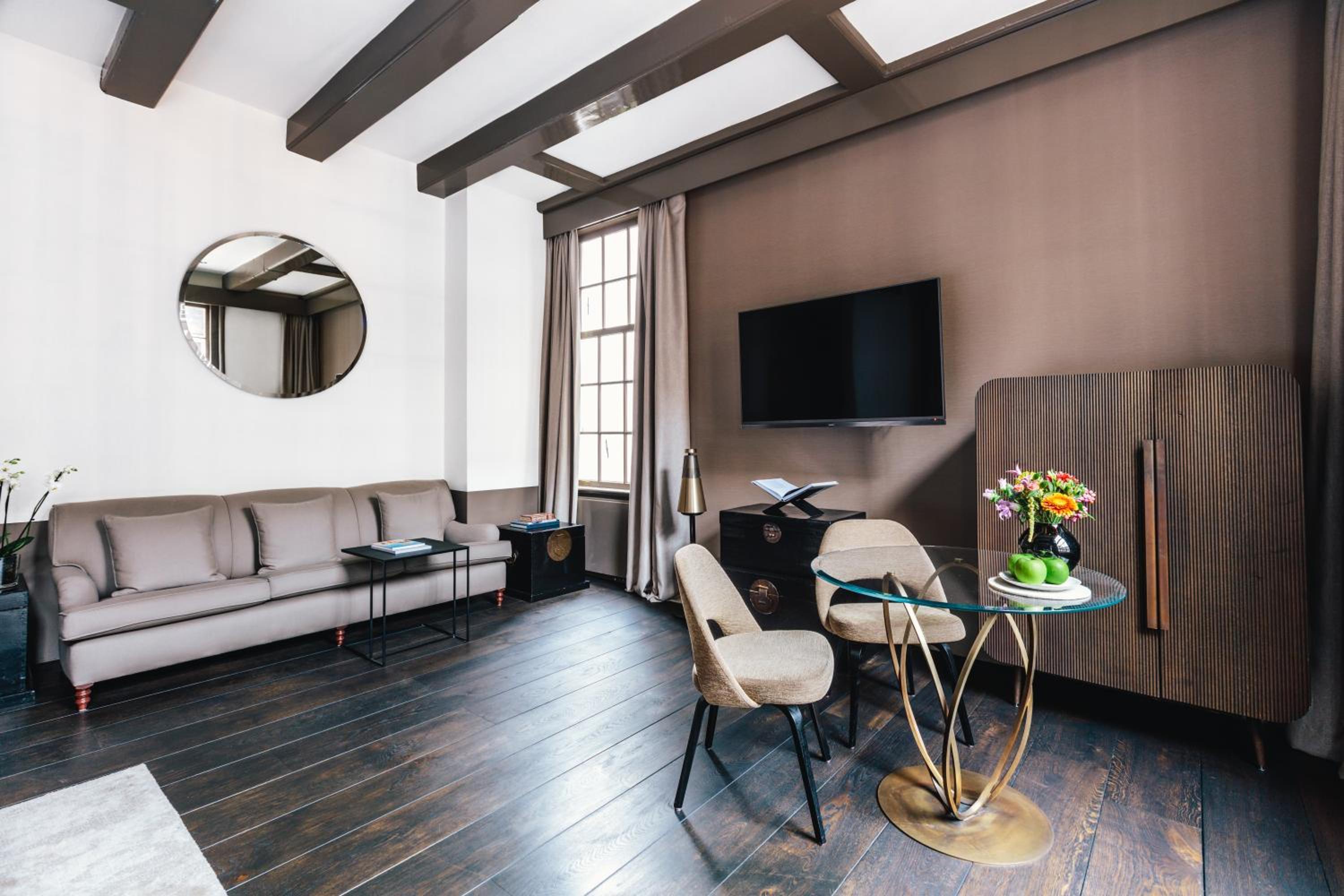 Luxury Suite with Garden View