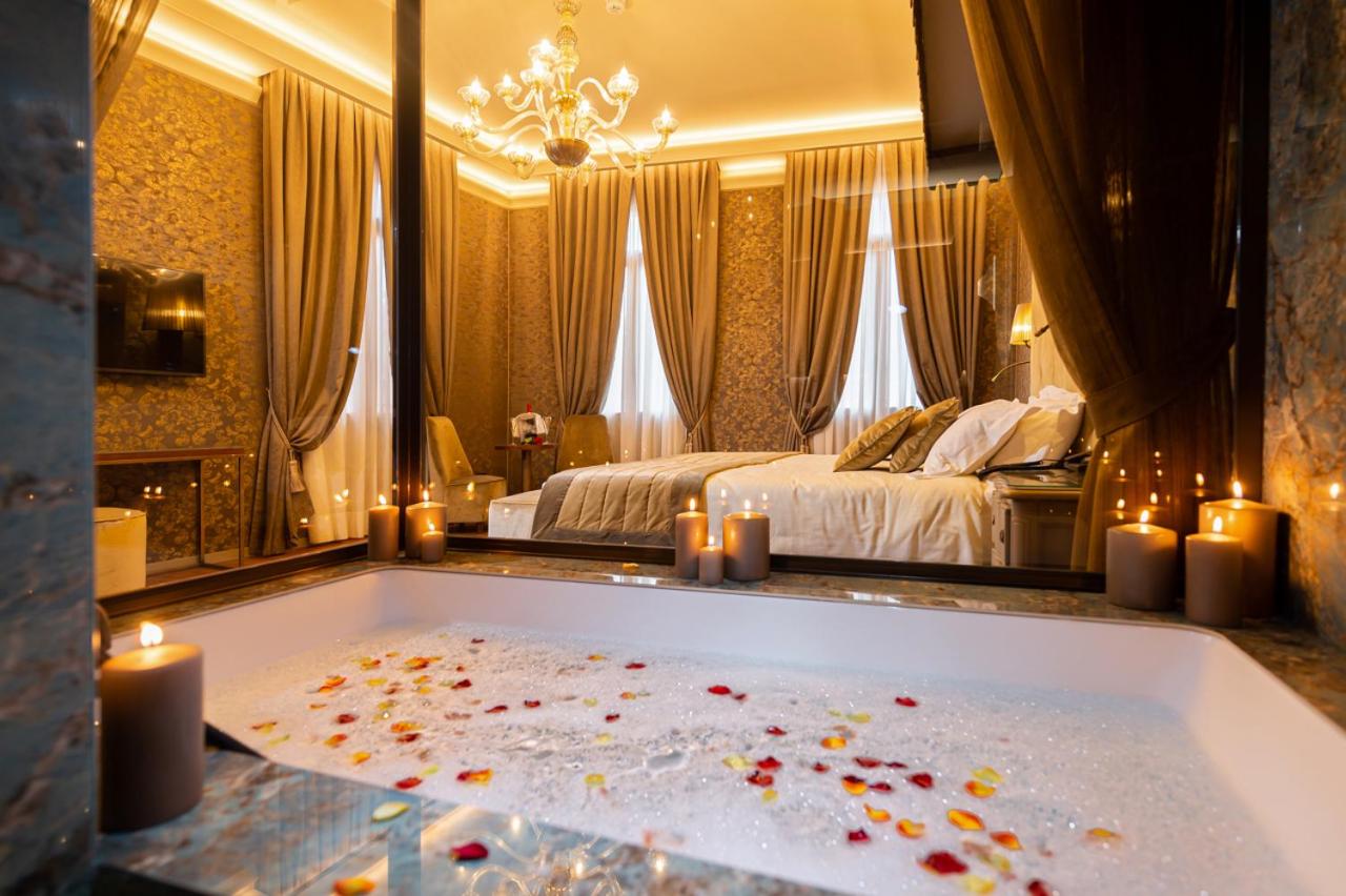 Junior Suite with Balcony and Canal View