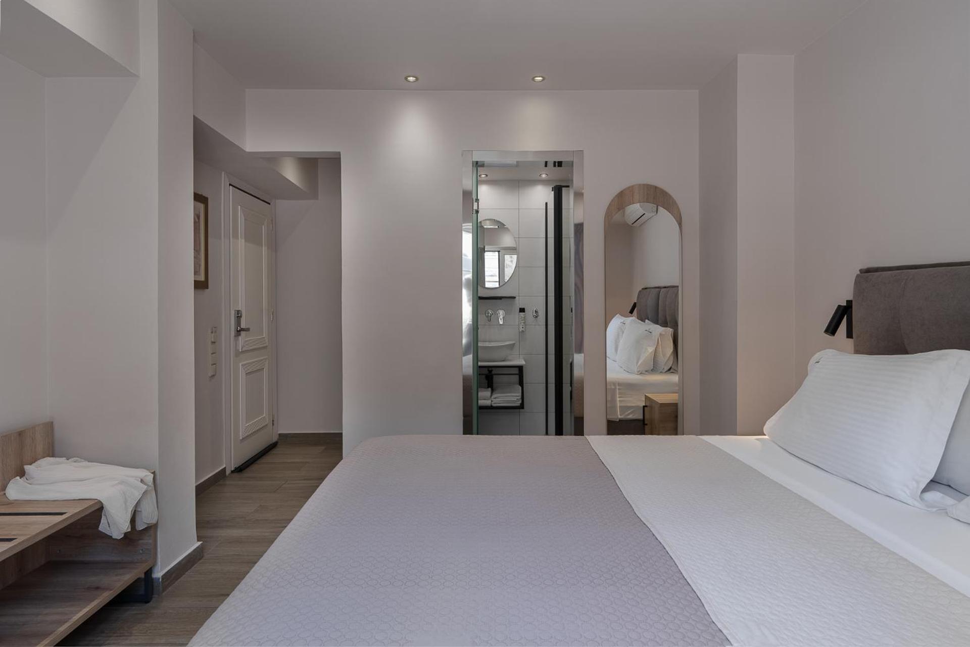 Double or Twin Room with Balcony thumbnail 6