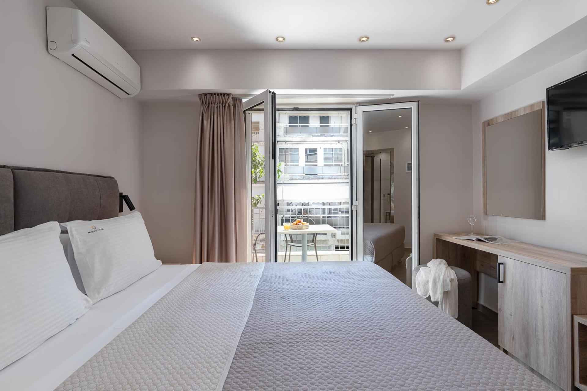 Double or Twin Room with Balcony - Photo 8