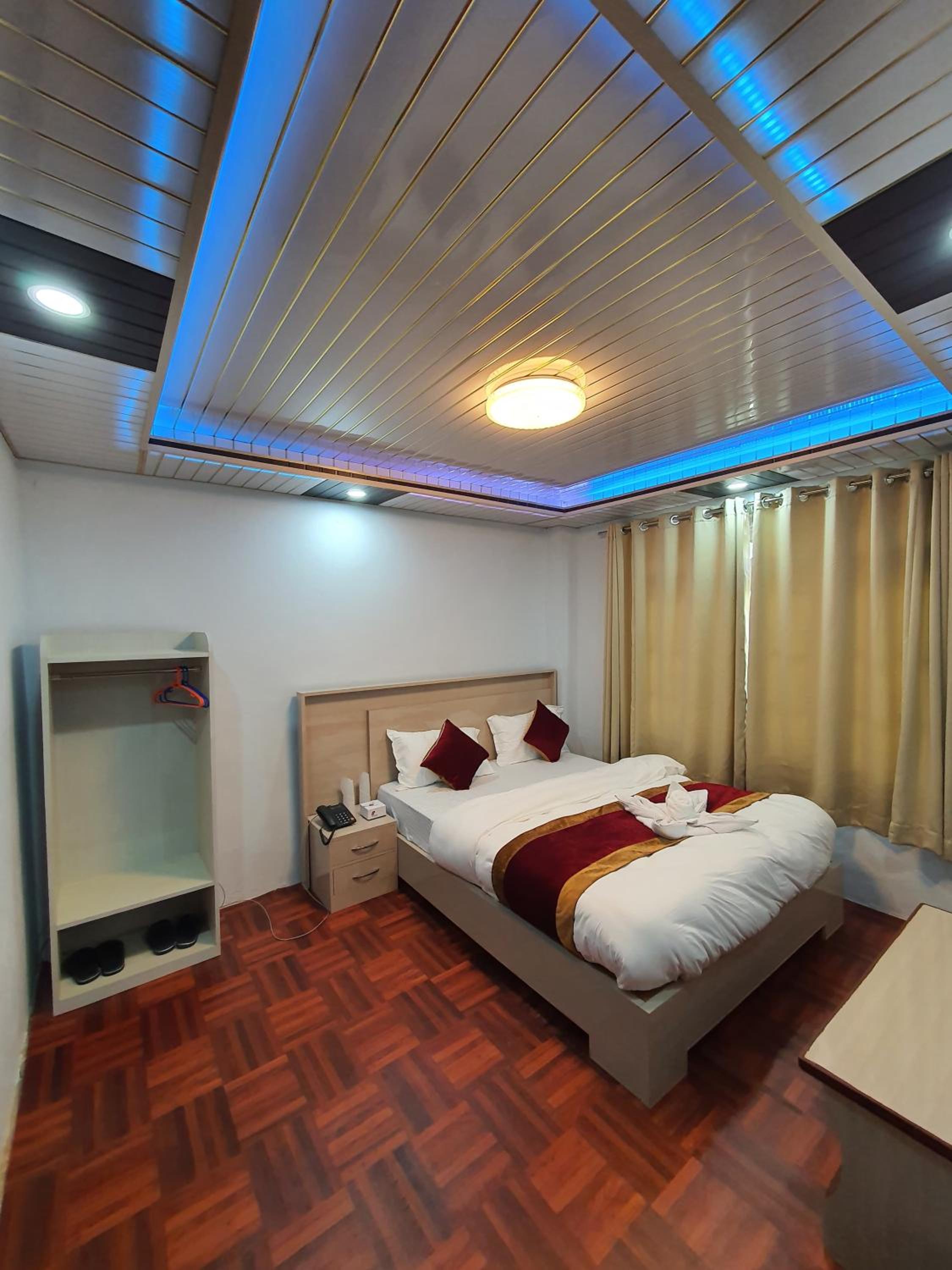 Deluxe Queen Room