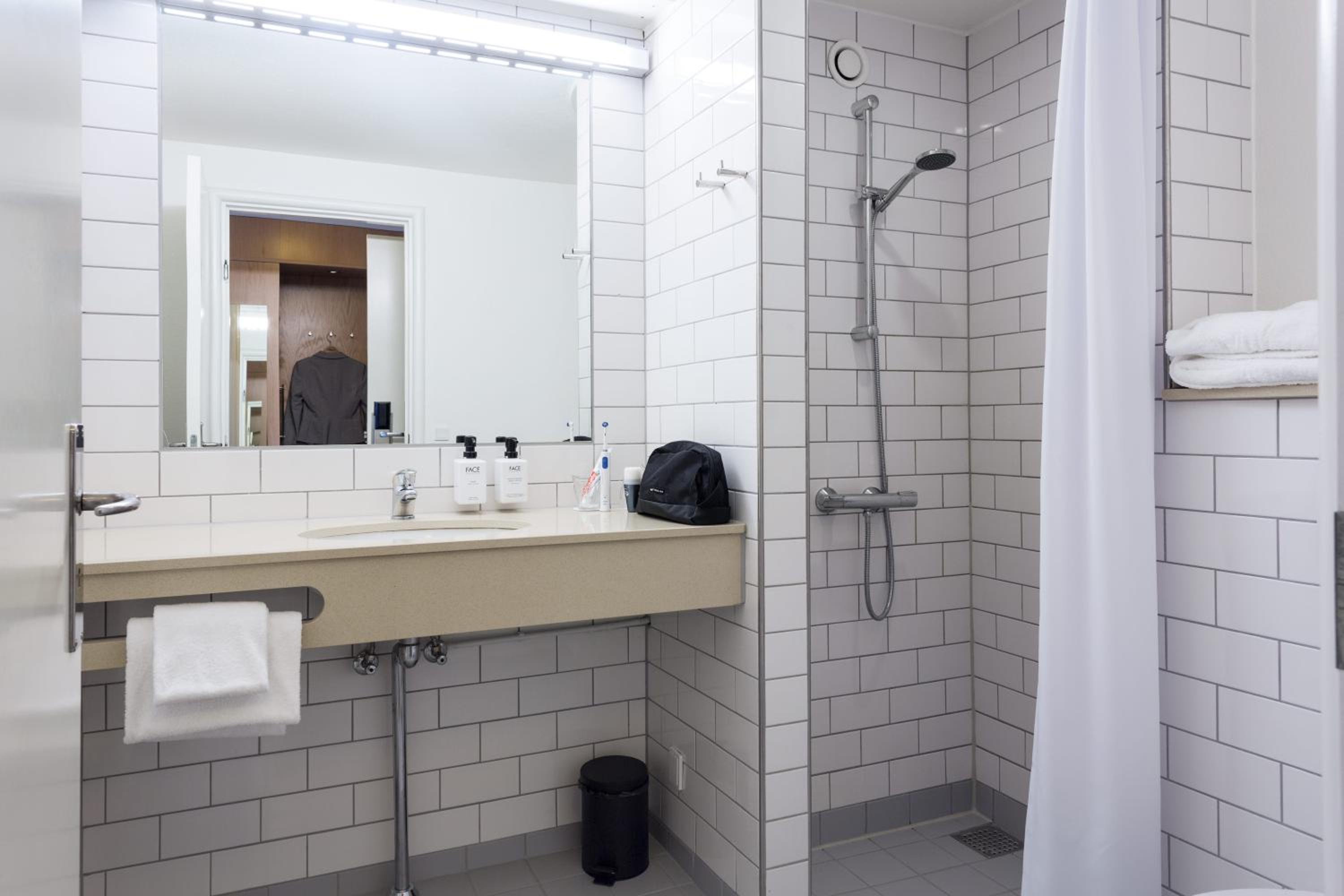 Twin Room - Photo 4