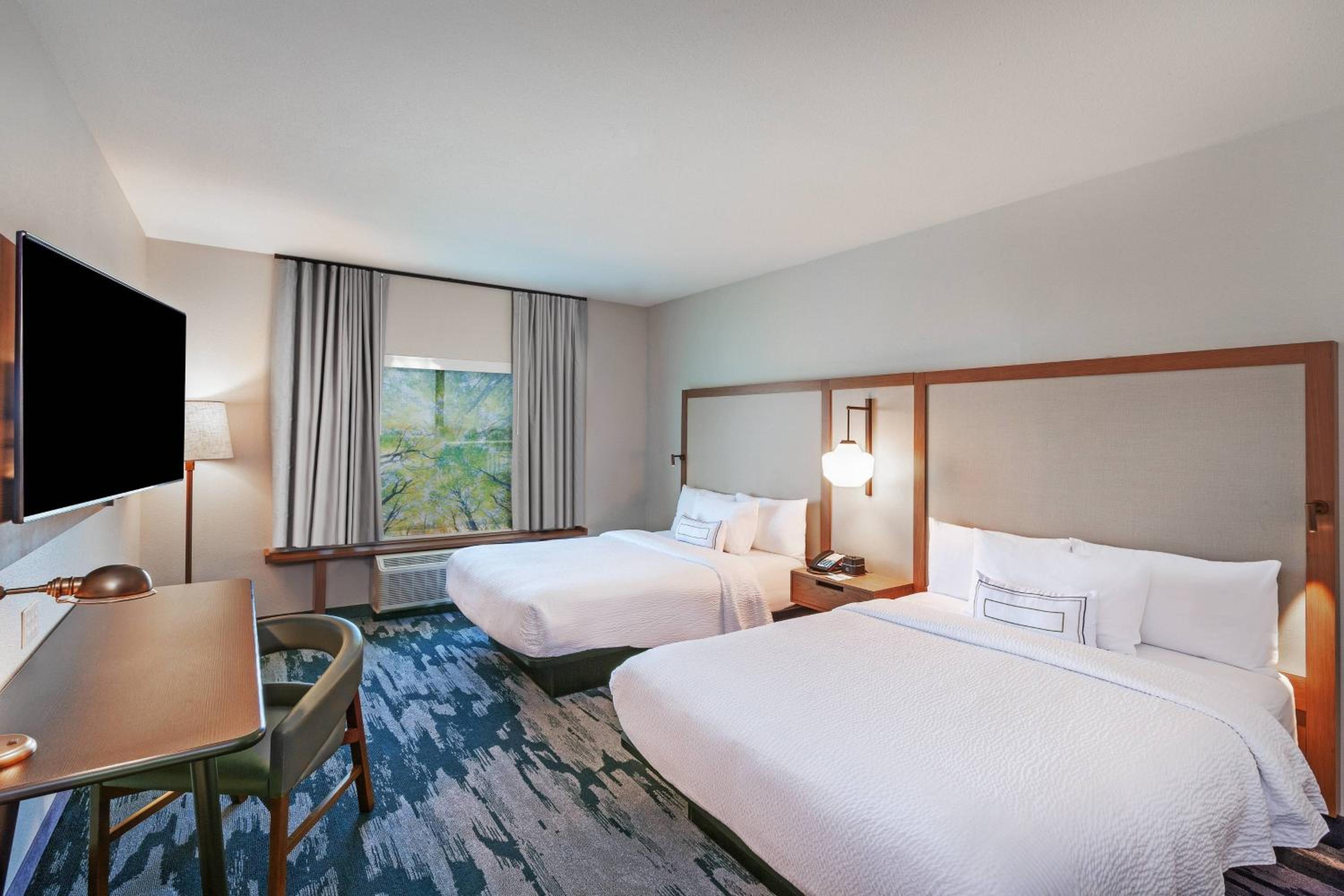 Queen Room with Two Queen Beds and Bathtub - Mobility Access photo 1