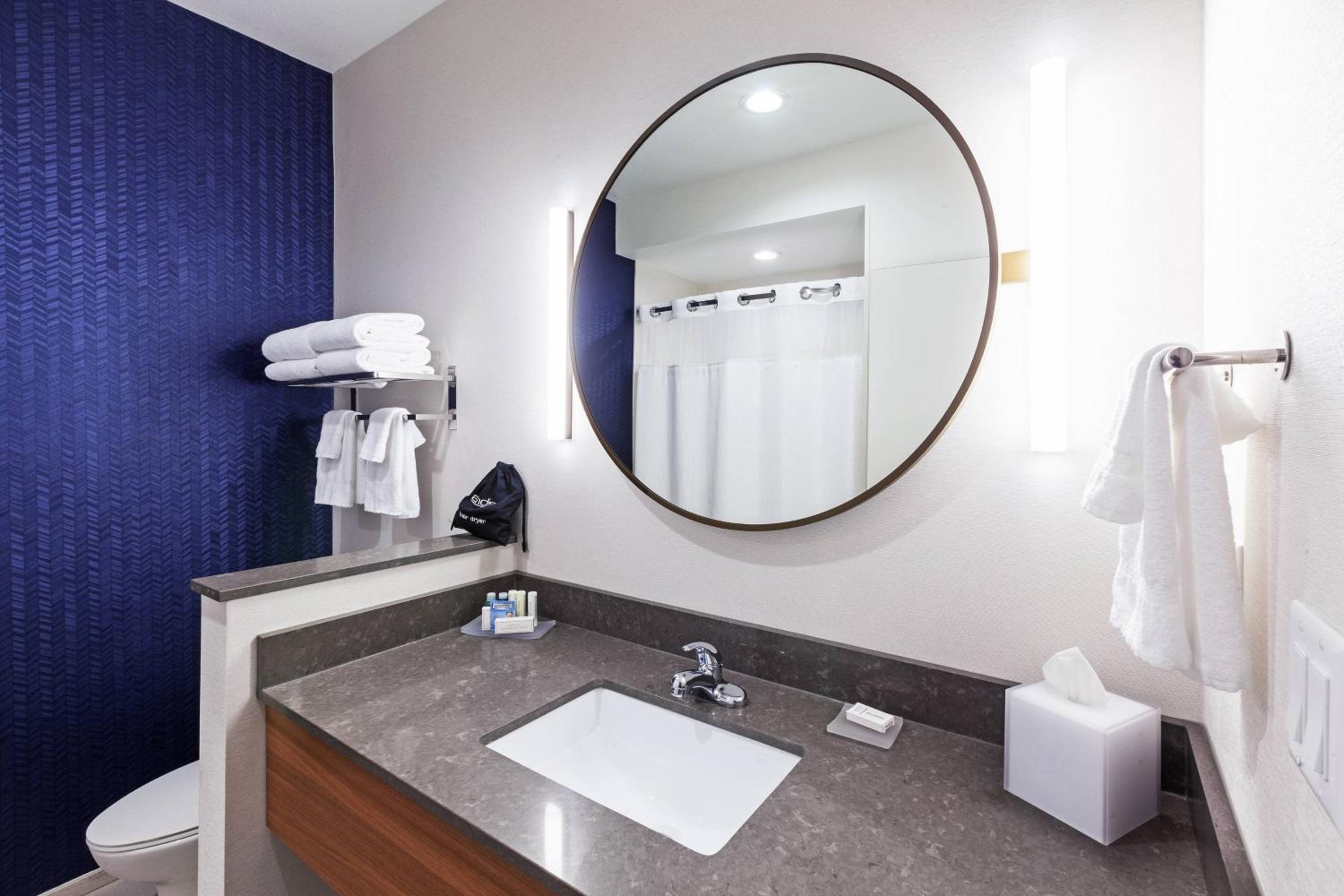 Queen Room with Two Queen Beds and Bathtub - Mobility Access photo 3