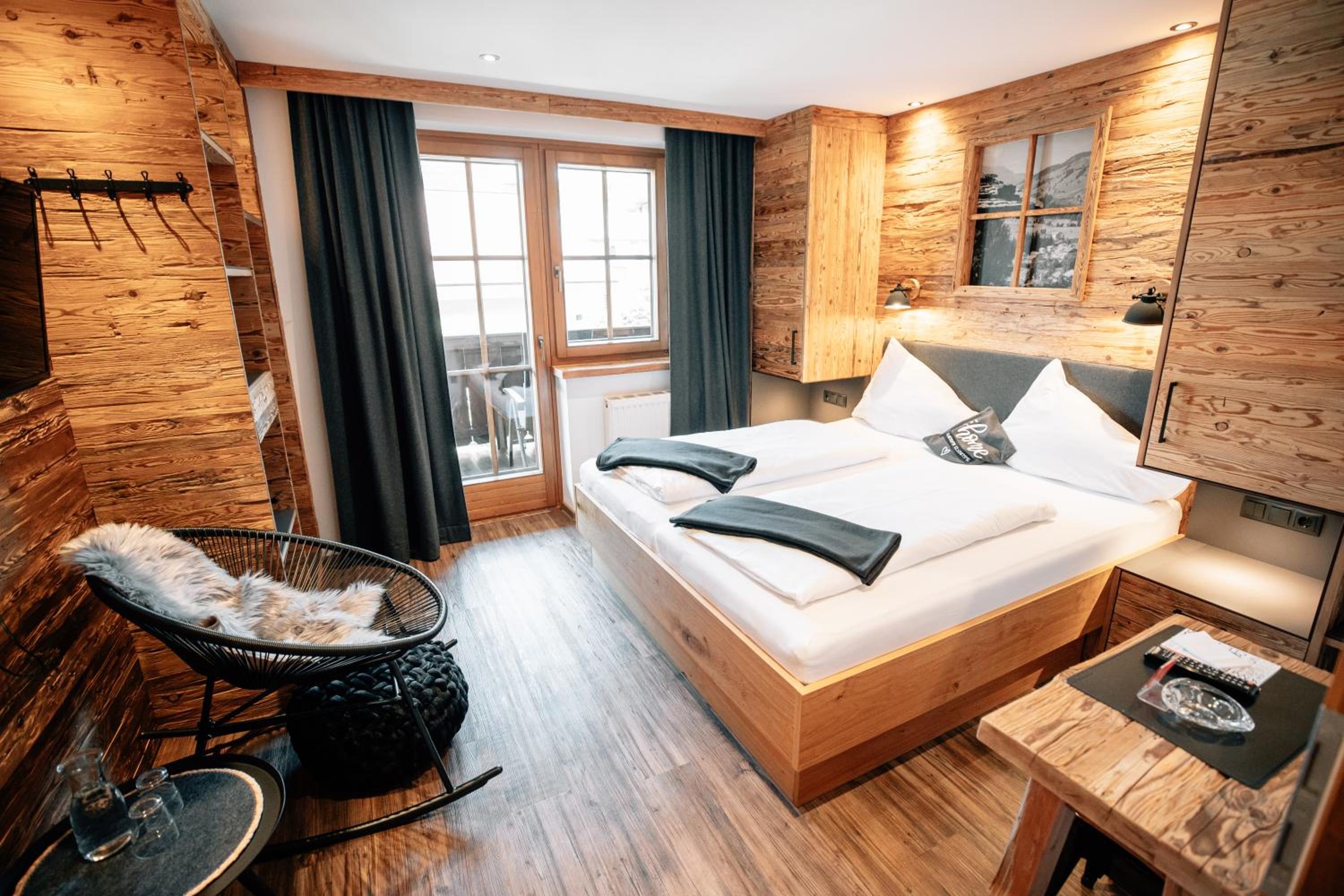 Double Room with Balcony - Photo 1