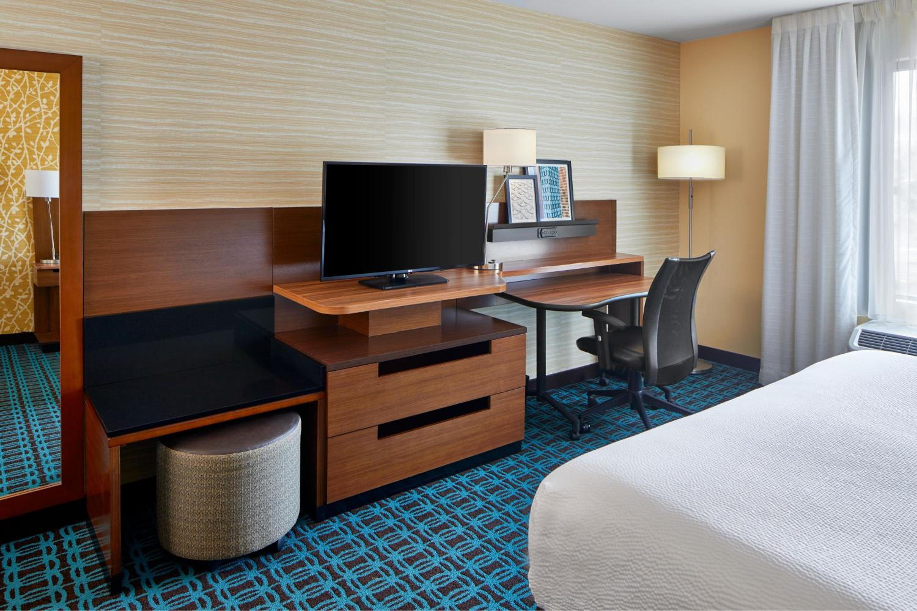 King Room - Hearing Accessible photo 2