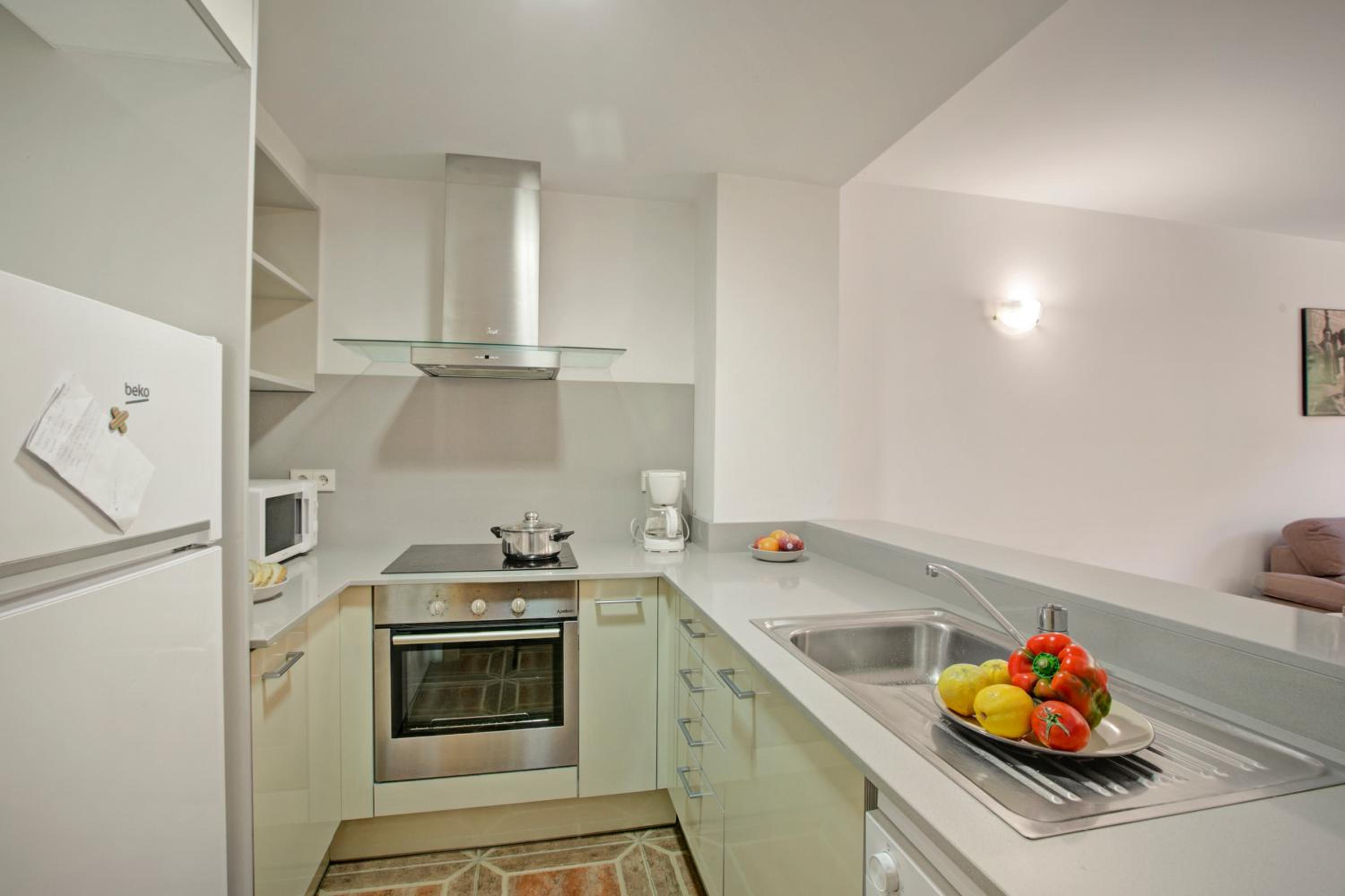 Apartment with Balcony photo 3