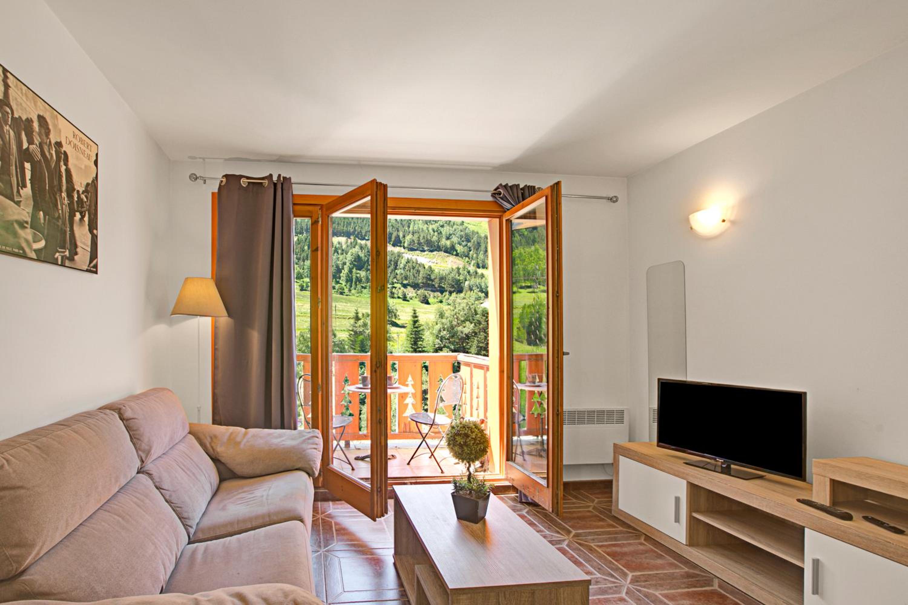 Apartment with Balcony photo 1