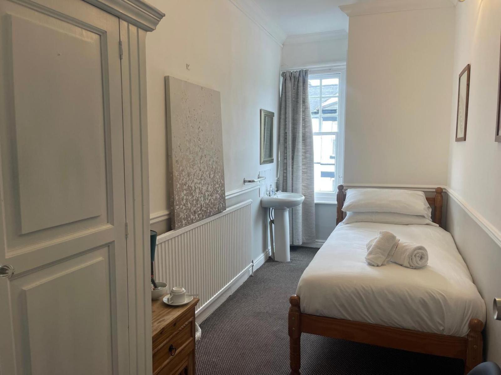 Standard Single Room with Shared Bathroom photo 1