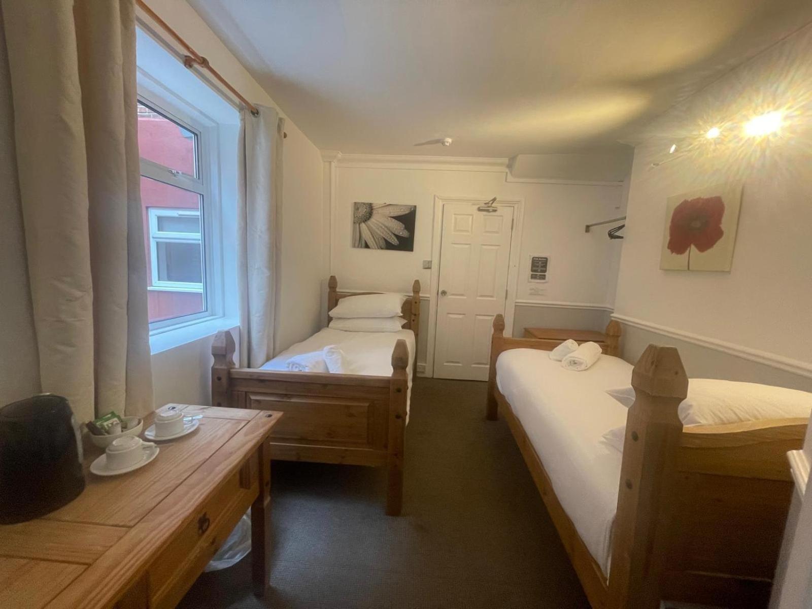 Standard Twin Room photo 2