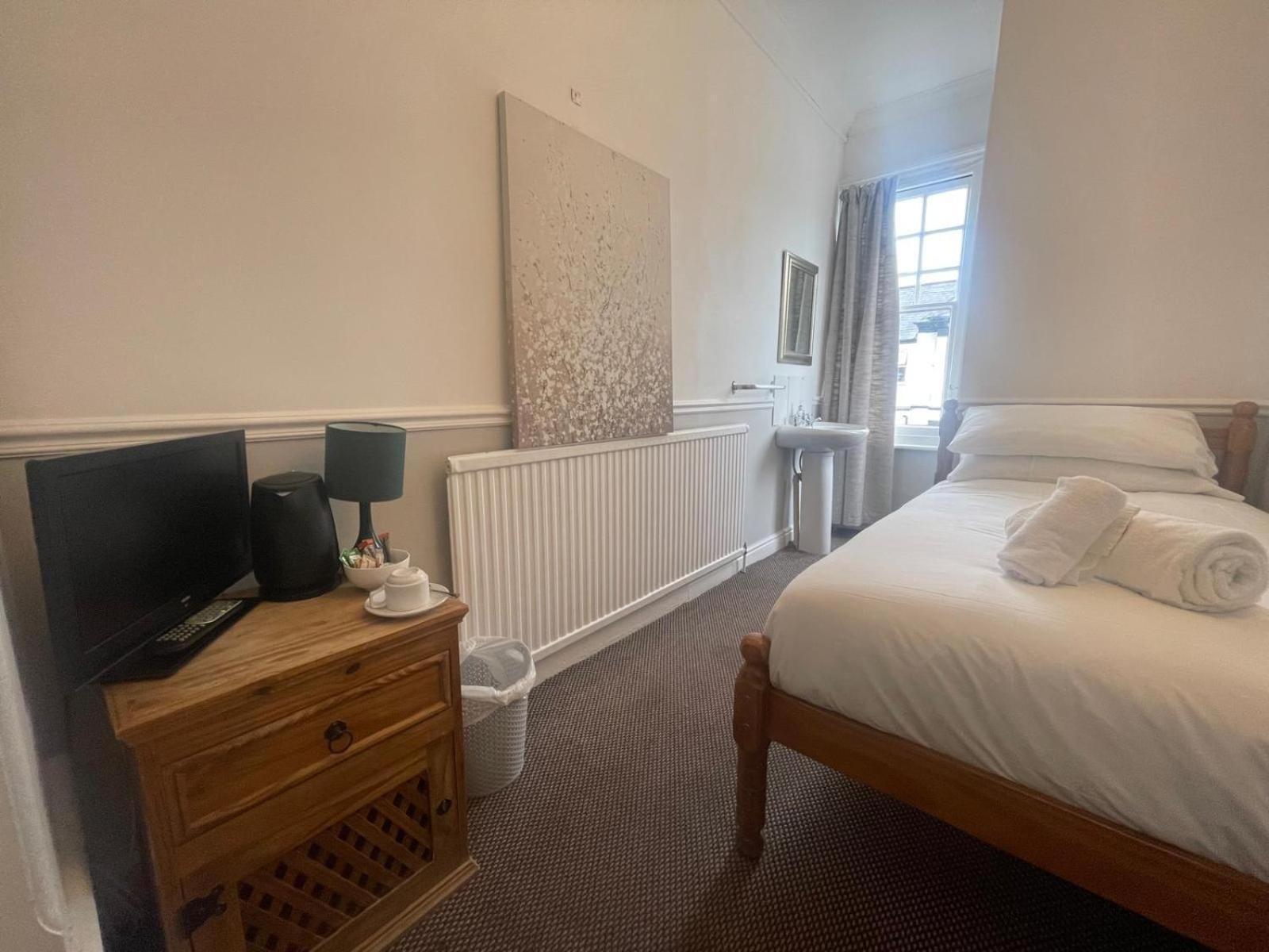 Standard Single Room with Shared Bathroom photo 3