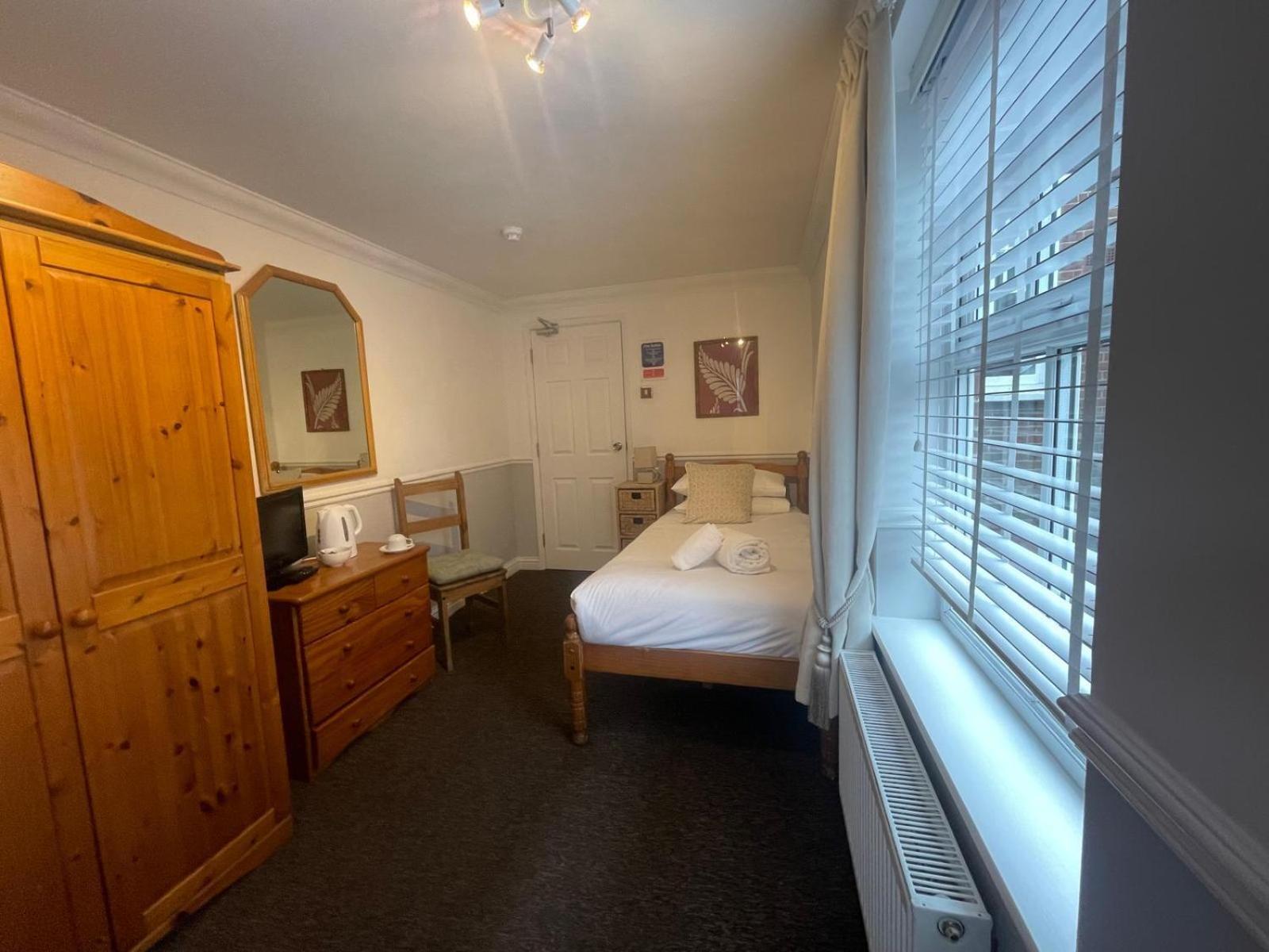 Small Single Room photo 3