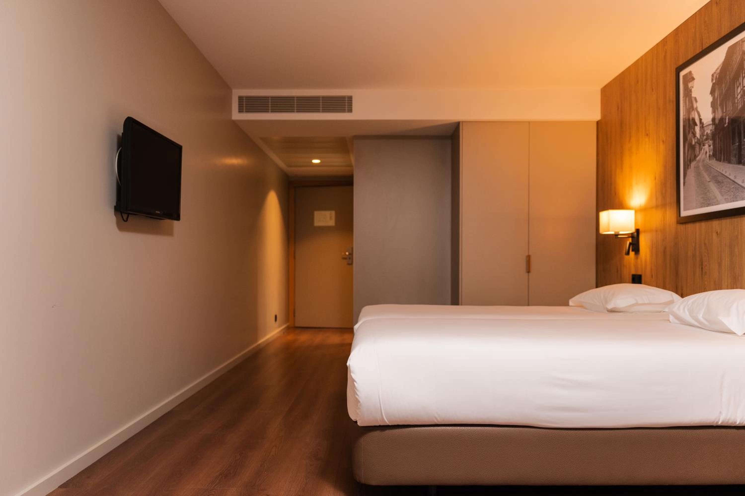 Twin Room - Photo 3