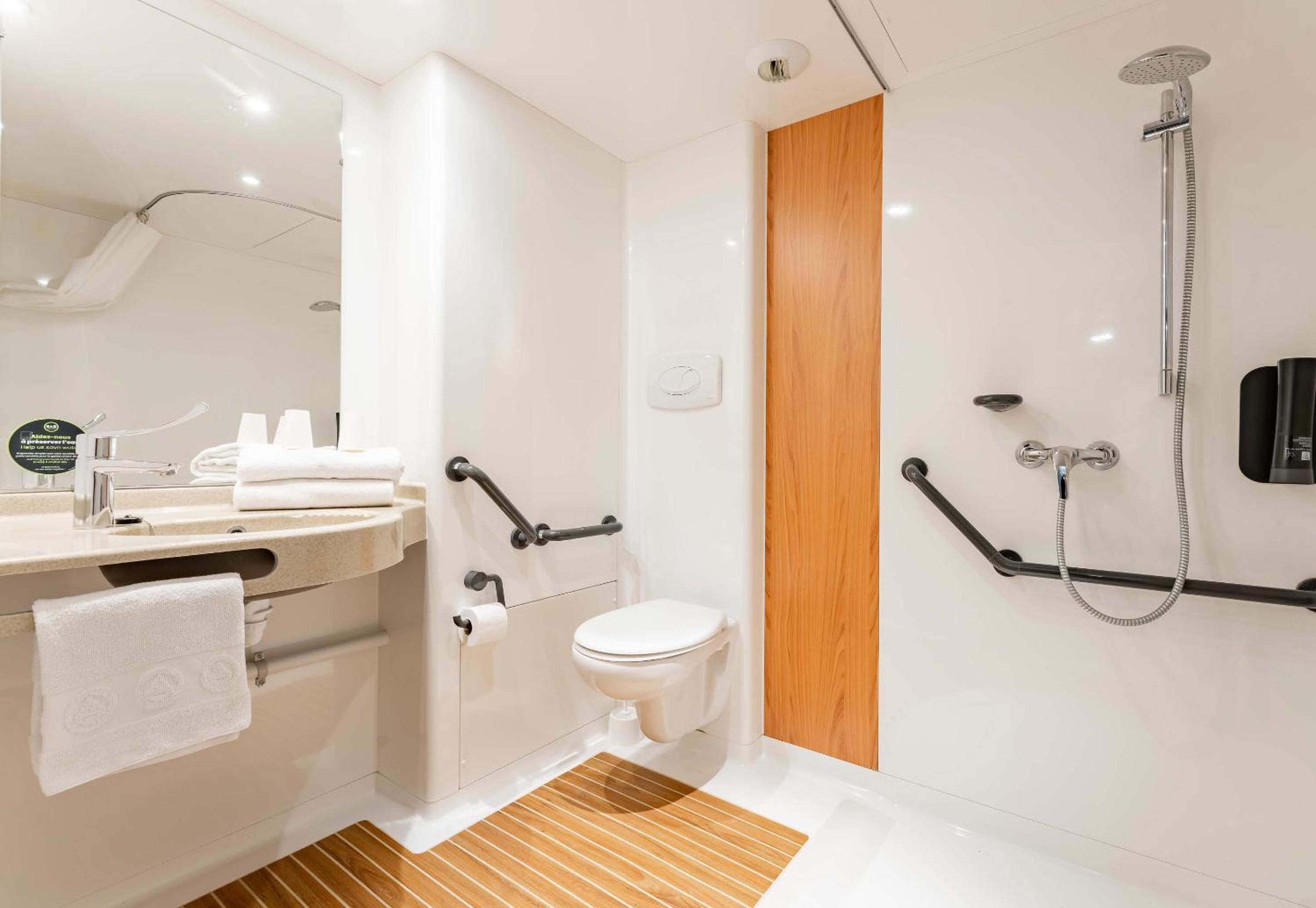 Double Room - Disability Access photo 2
