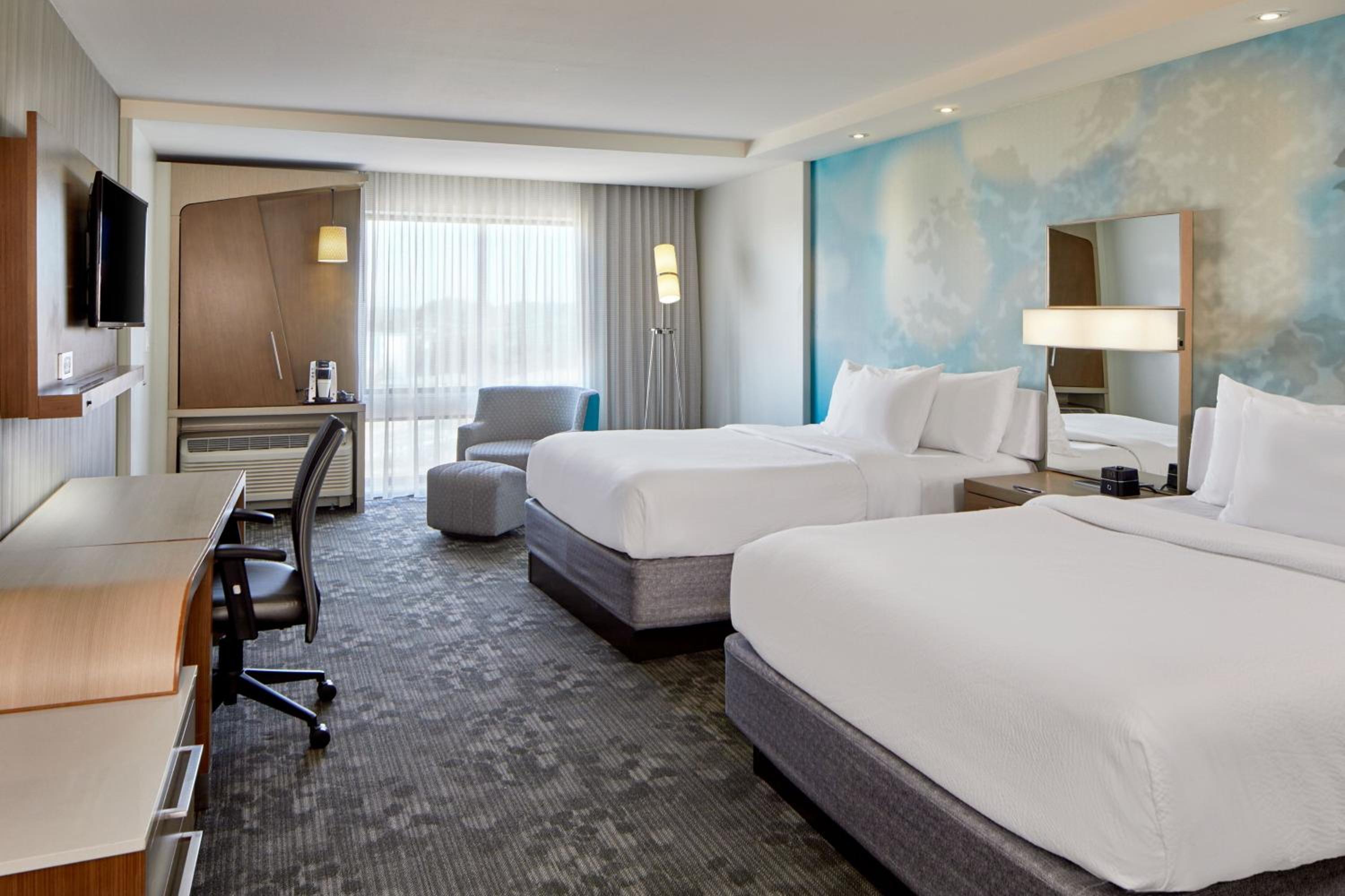 Queen Room with Two Queen Beds and Bathtub - Mobility Access photo 1