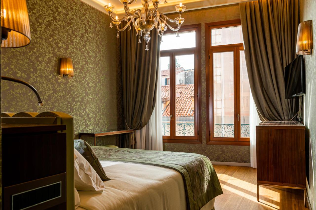 Deluxe Double or Twin Room with Canal View
