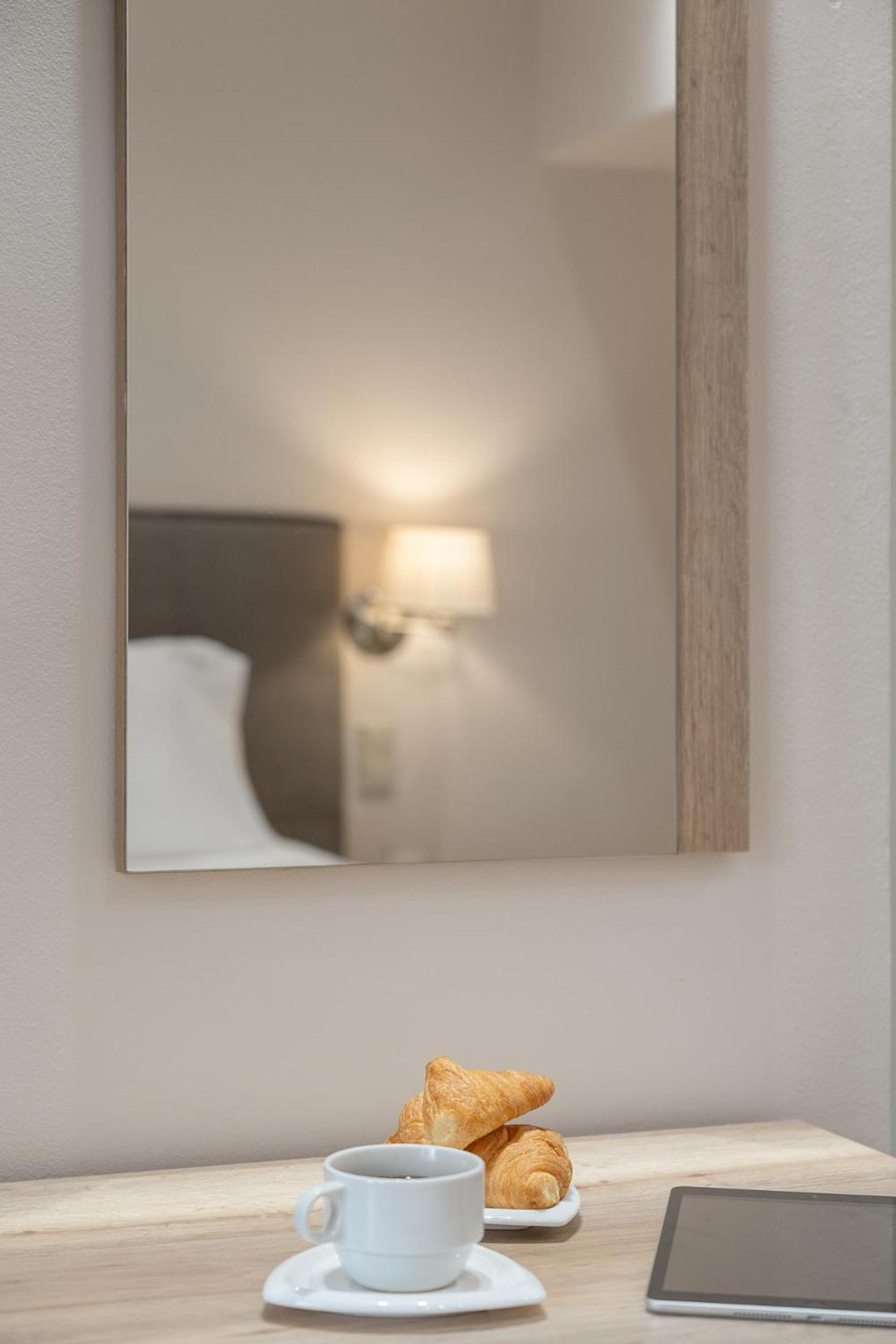 Double or Twin Room - Photo 15