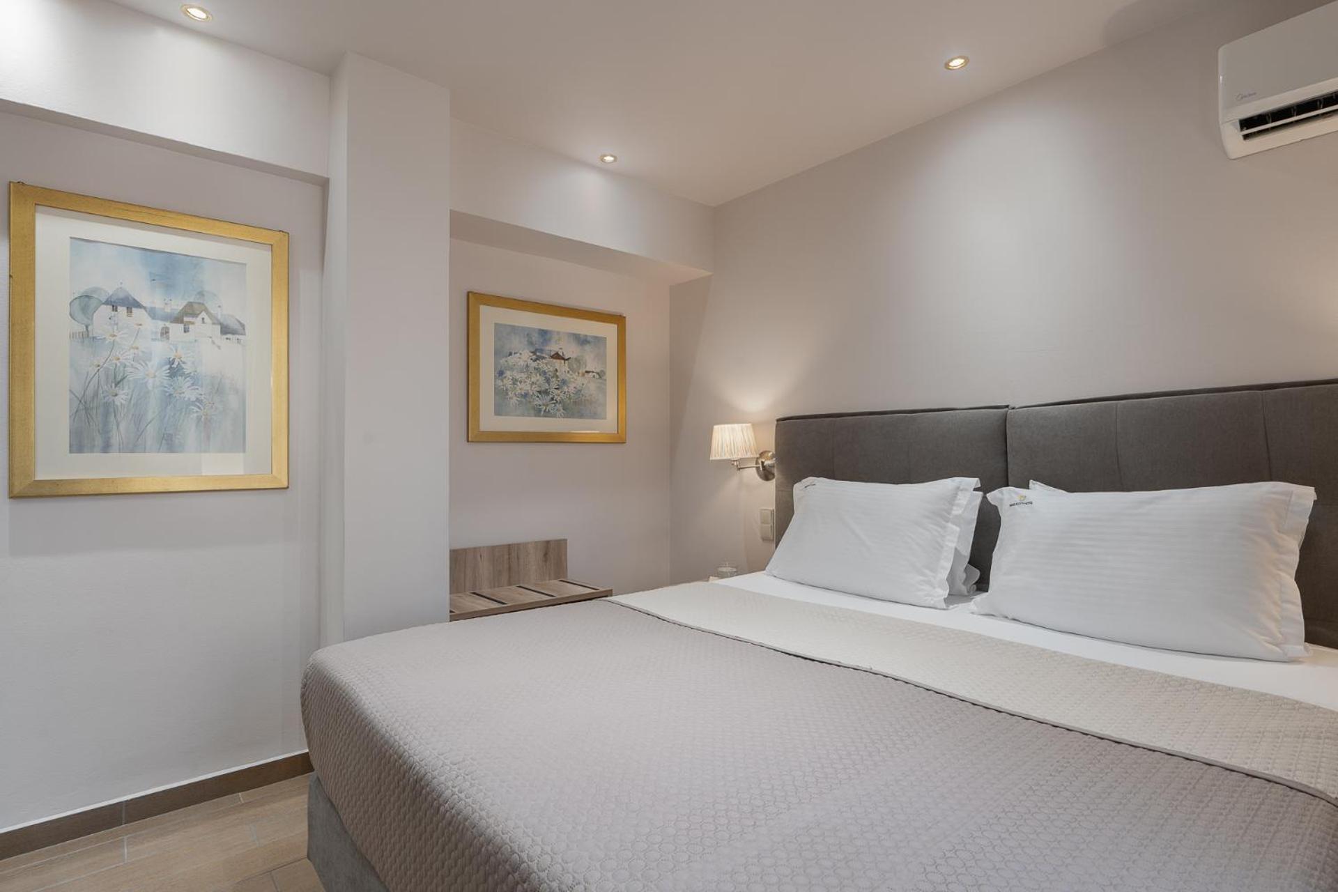 Double or Twin Room thumbnail 6