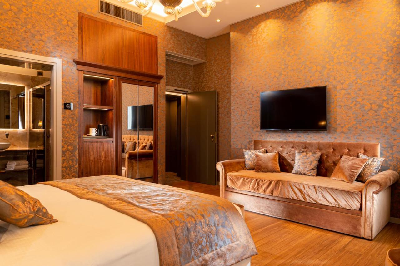 Deluxe Family Room