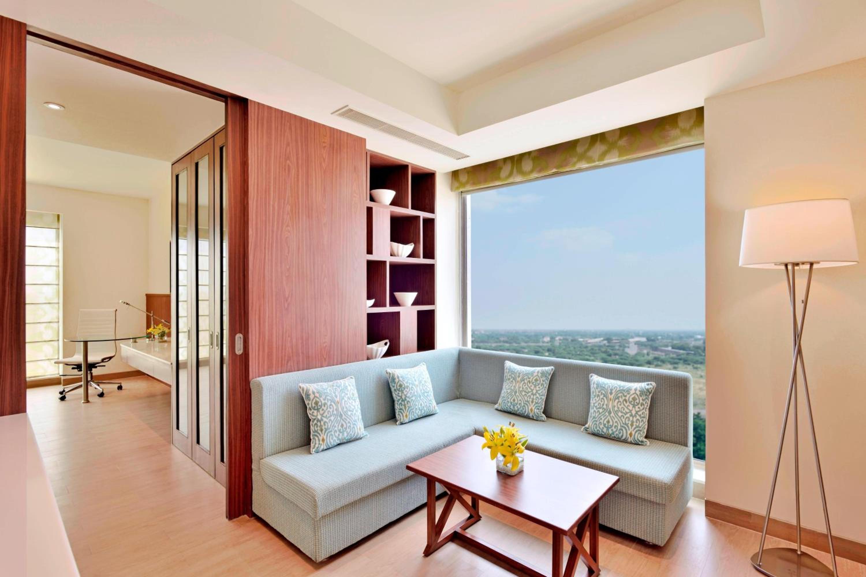 Junior Suite (15% Discount on food & soft beverage at Kava Restaurant, Happy Hours (Buy 1 Get 1) on IMFL beverages at the BAR) photo 3