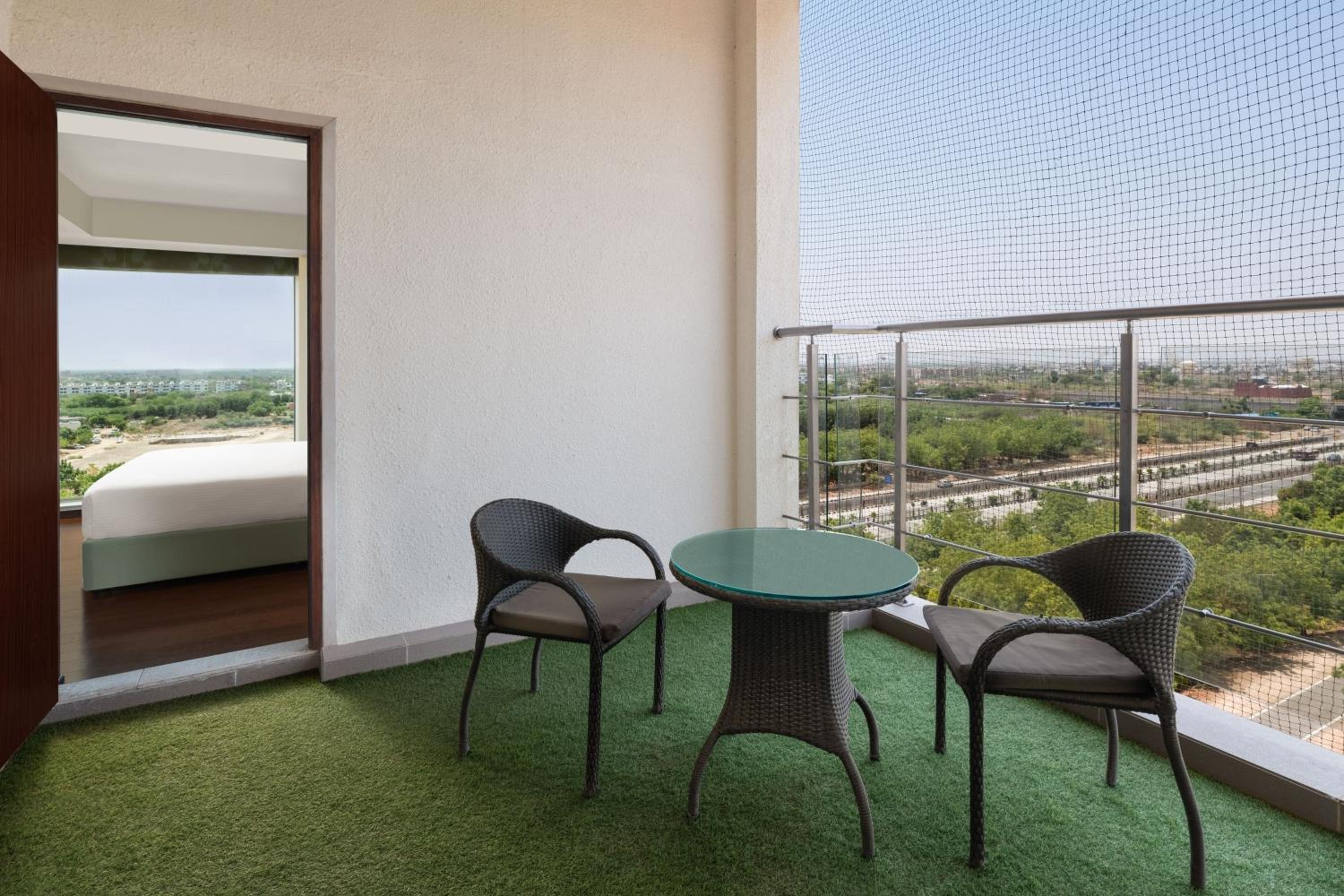 Fairfield One-Bedroom King Suite with City View: (15% Discount on food & soft beverage at Kava Restaurant, Happy Hours (Buy 1 Get 1) on IMFL beverages at the BAR) photo 2