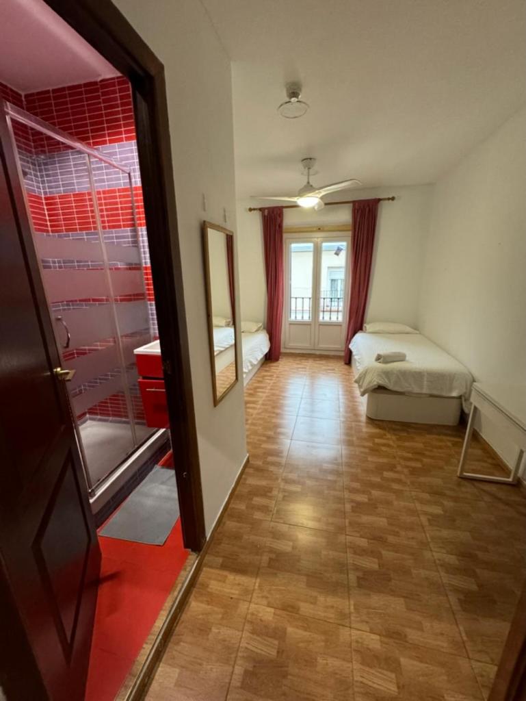 Habitación familiar con balcón
