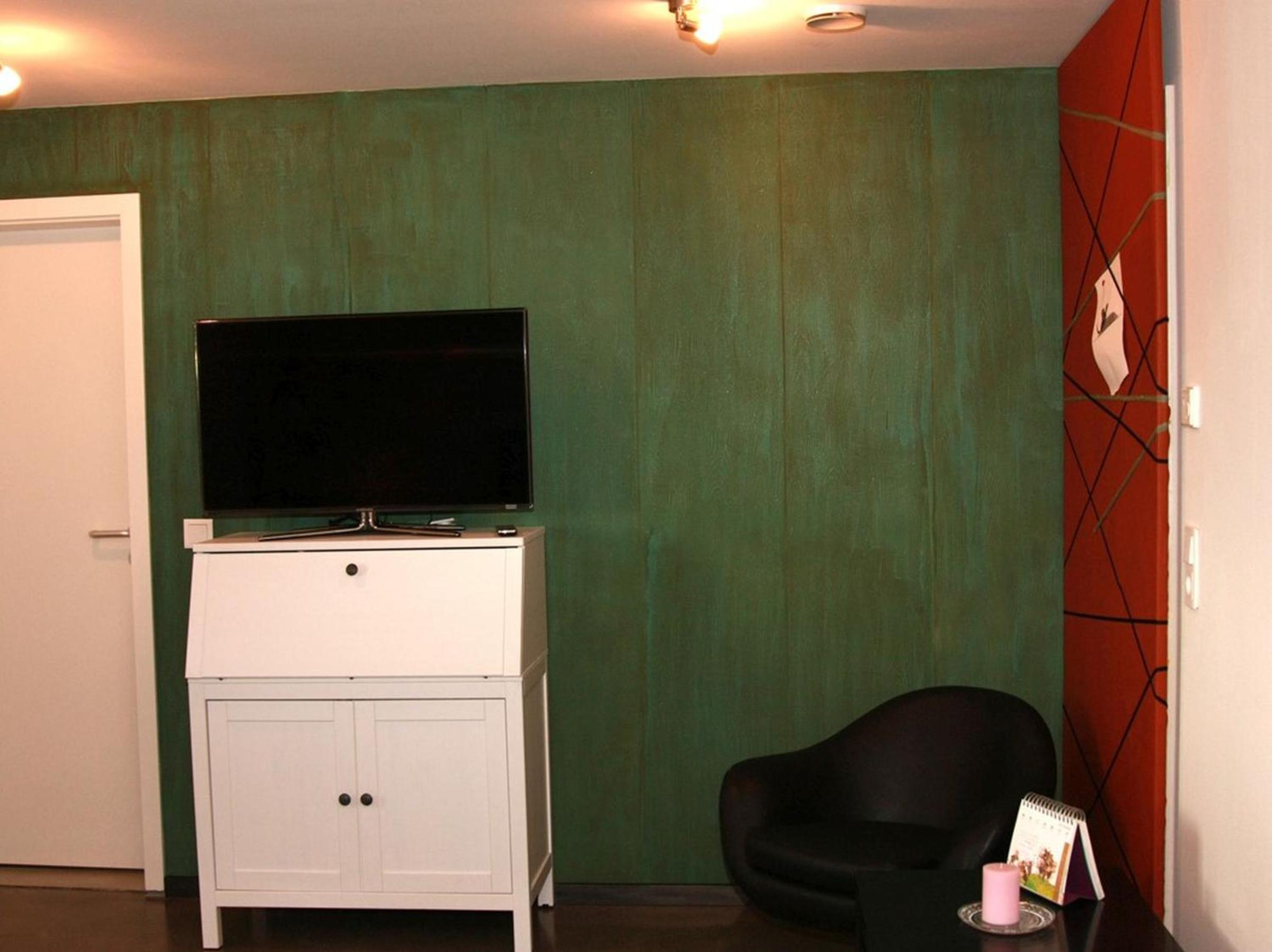 One-Bedroom Apartment with Garden View photo 2