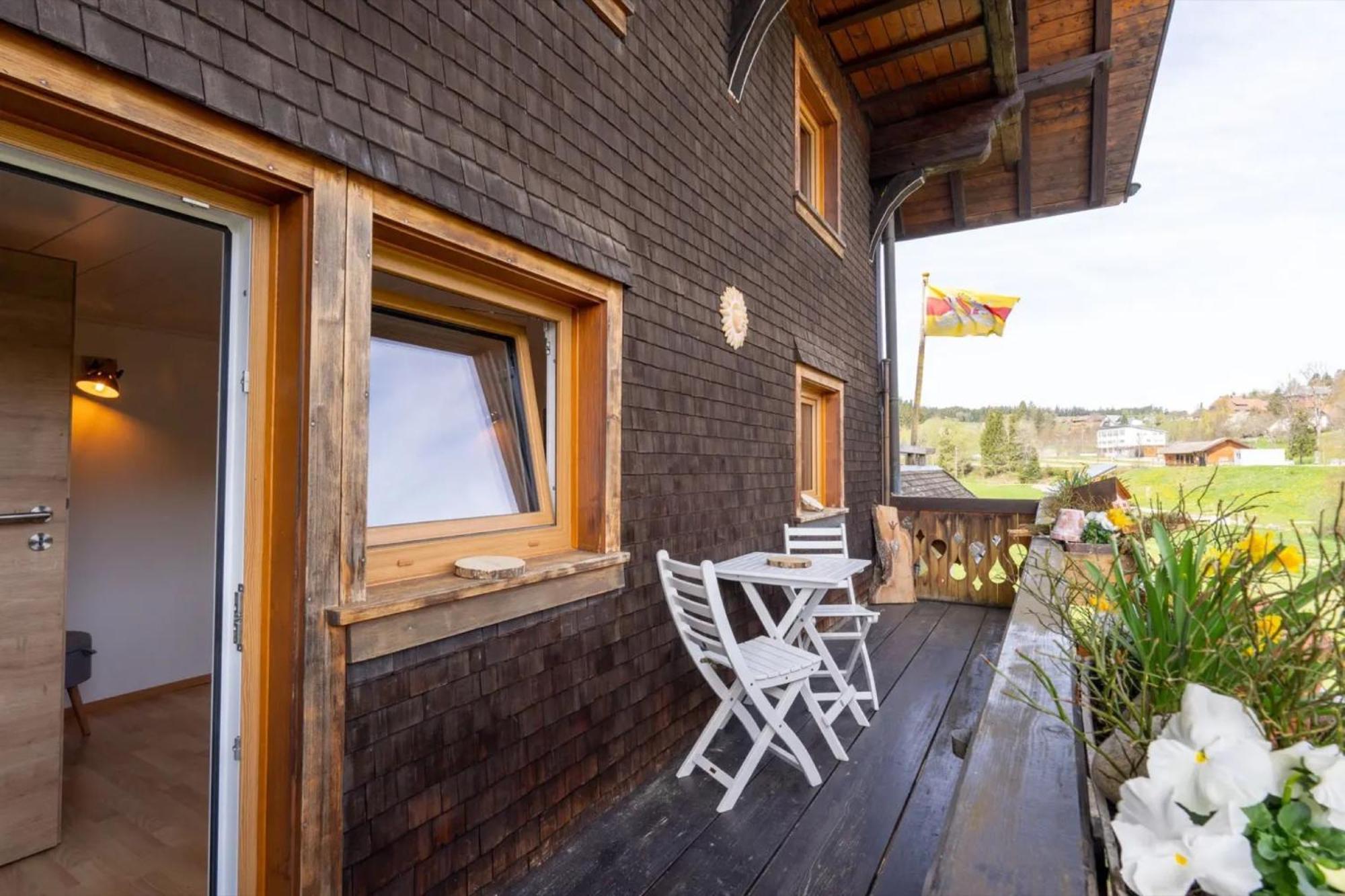 Two-Bedroom Deluxe Apartment with Garden View photo 2