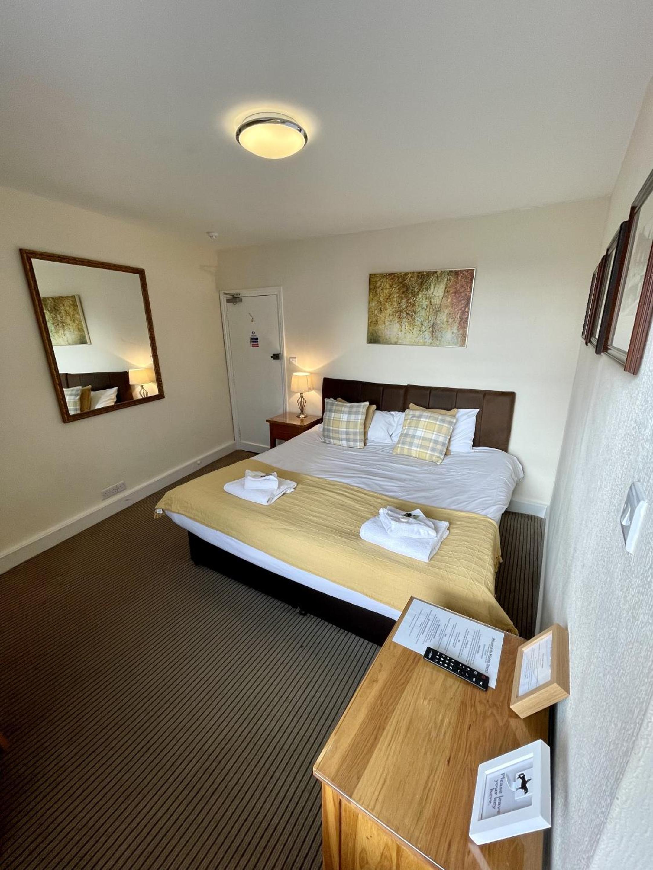 Twin Room with Shower photo 2