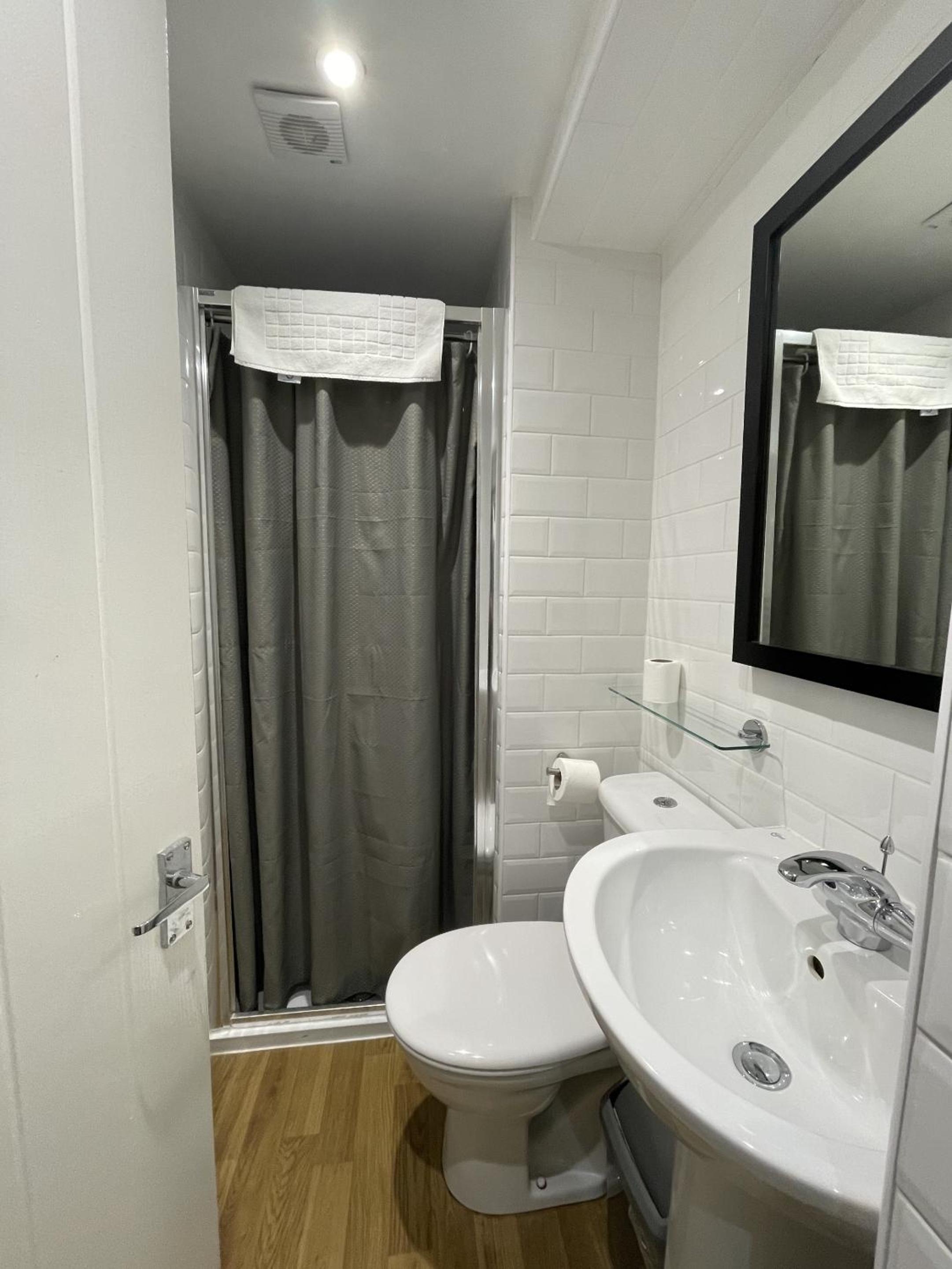 Double Room with Private Bathroom photo 3