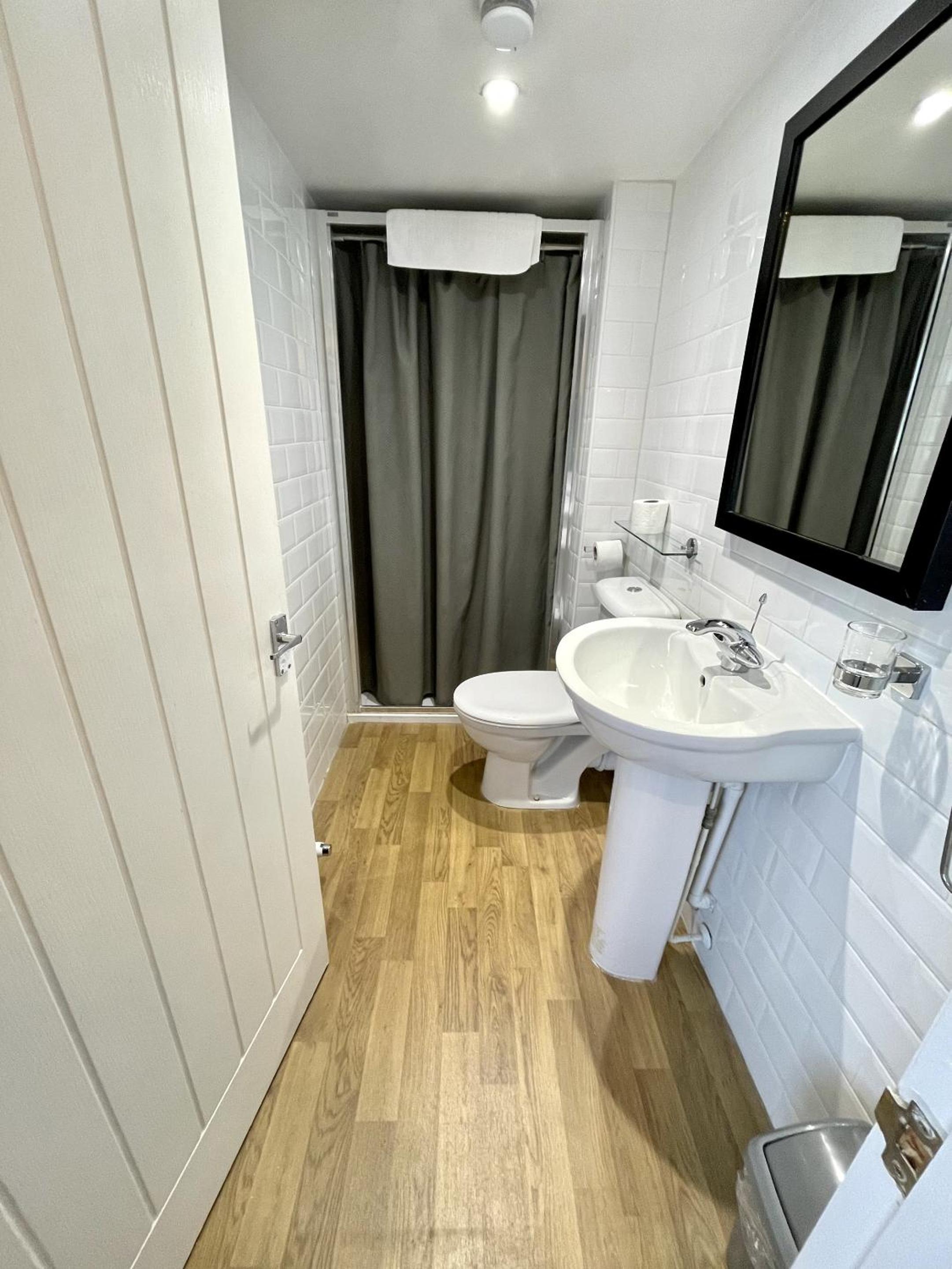 Twin Room with Shower photo 3