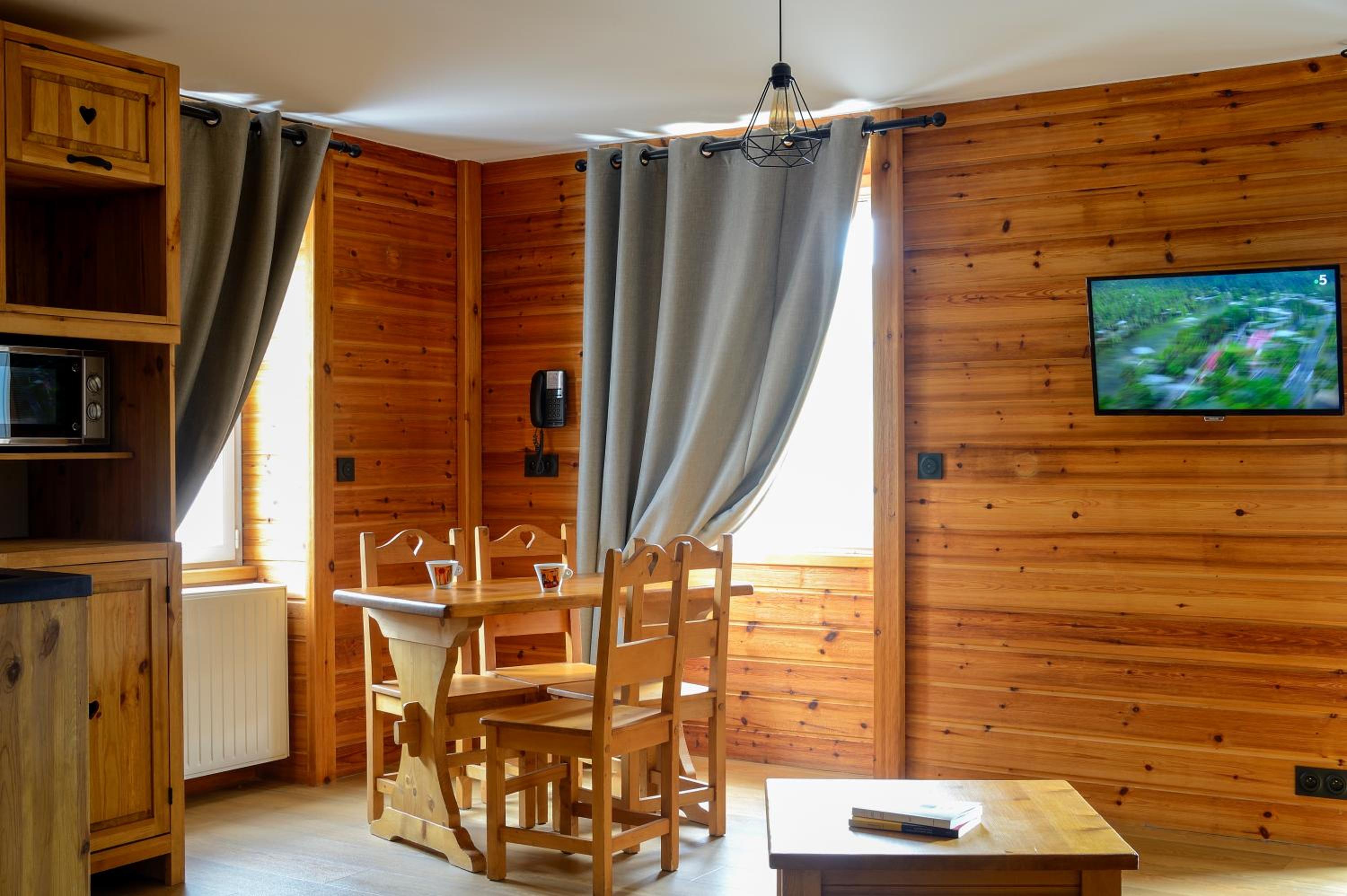 Executive Suite - Photo 4
