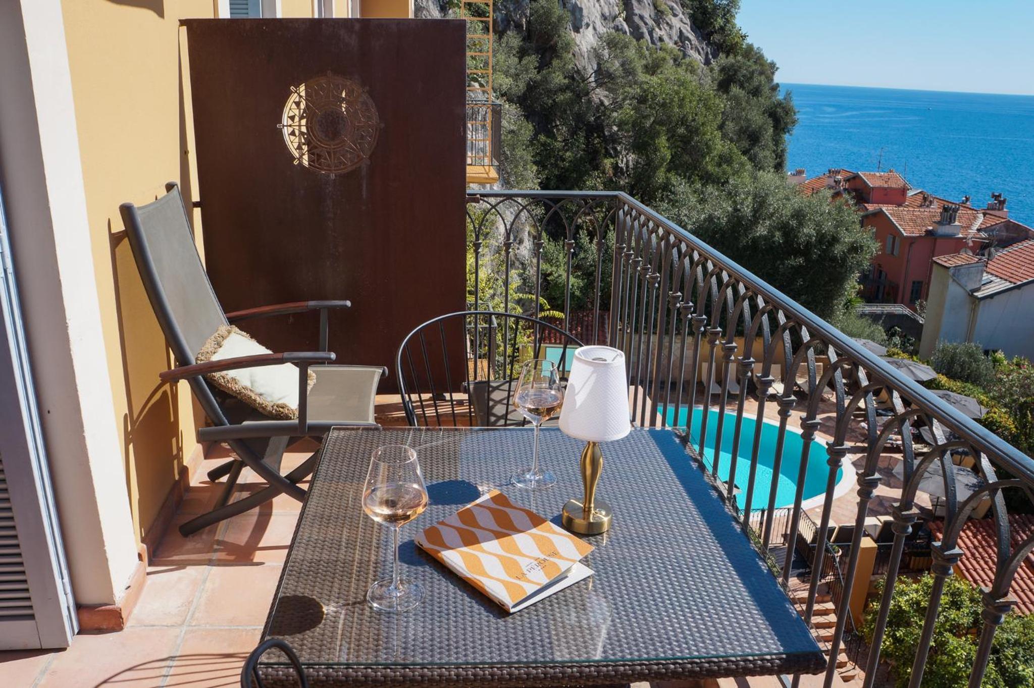 Deluxe Double Room with Full Sea View - Photo 4