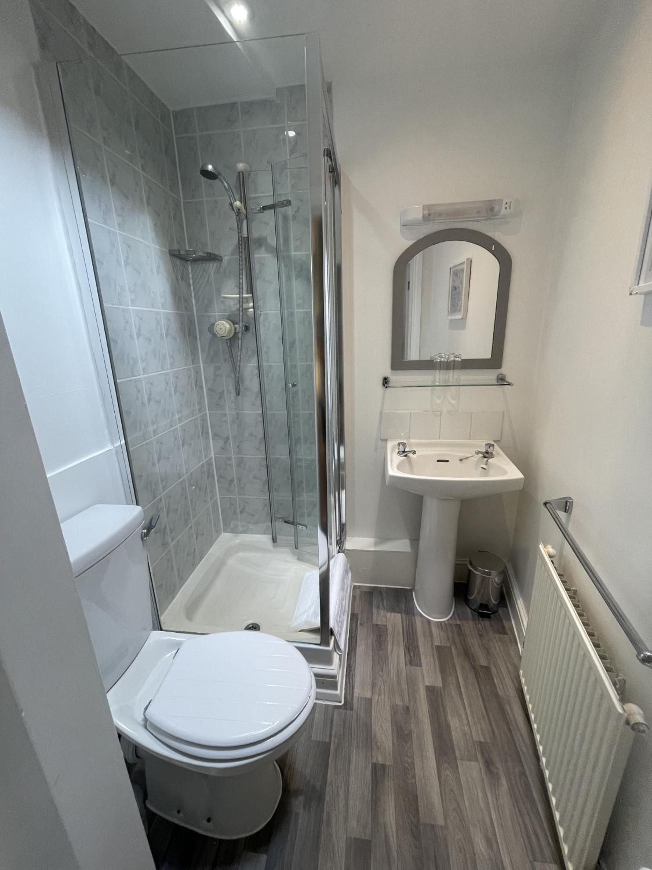 Twin Room with Shower photo 2