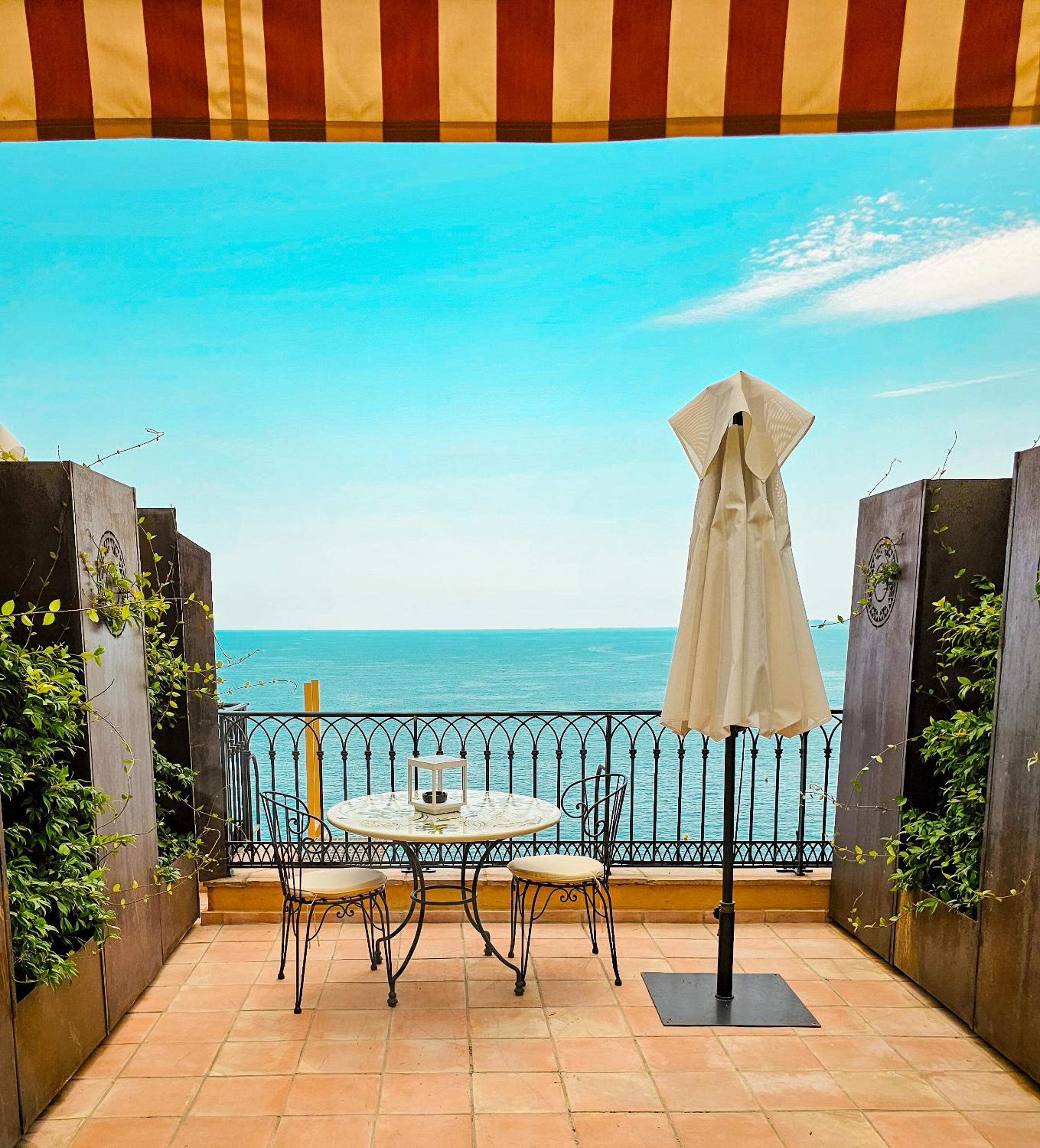 Deluxe Double Room with Full Sea View - Photo 7