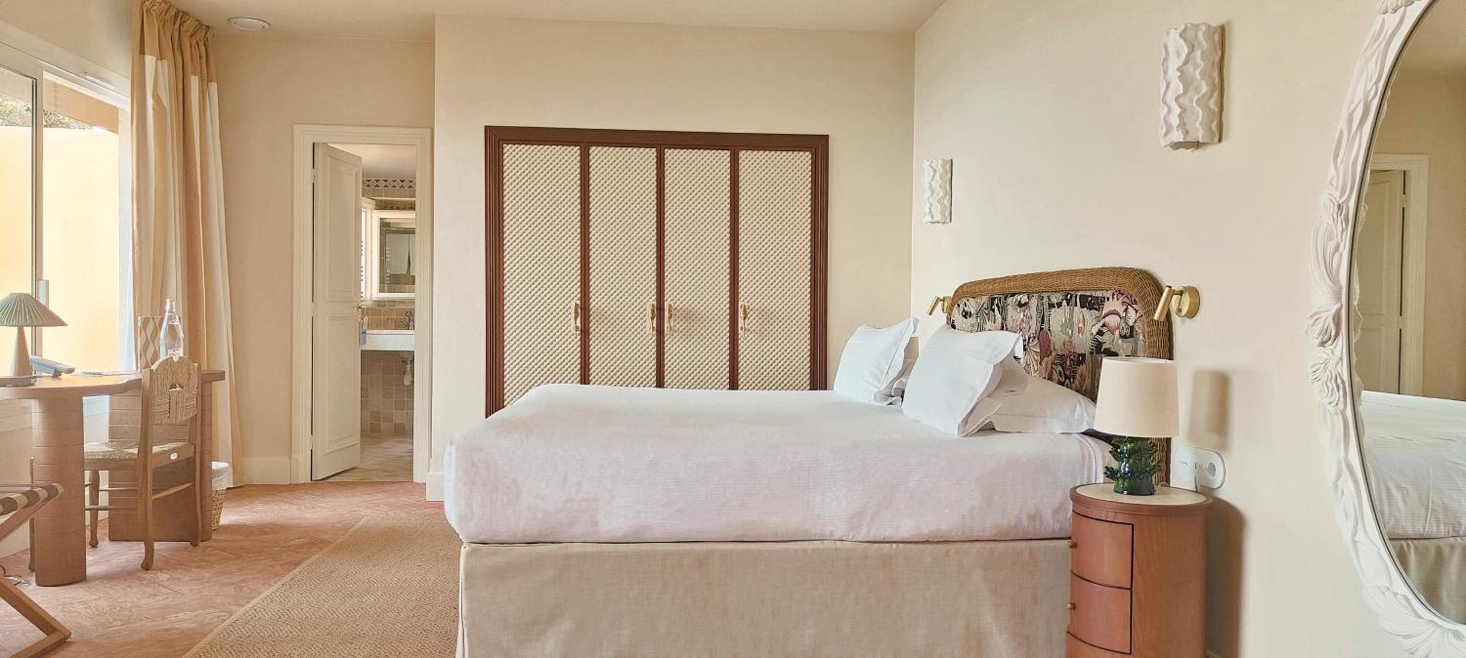 Junior Suite with Balcony and Full Sea View - Photo 9