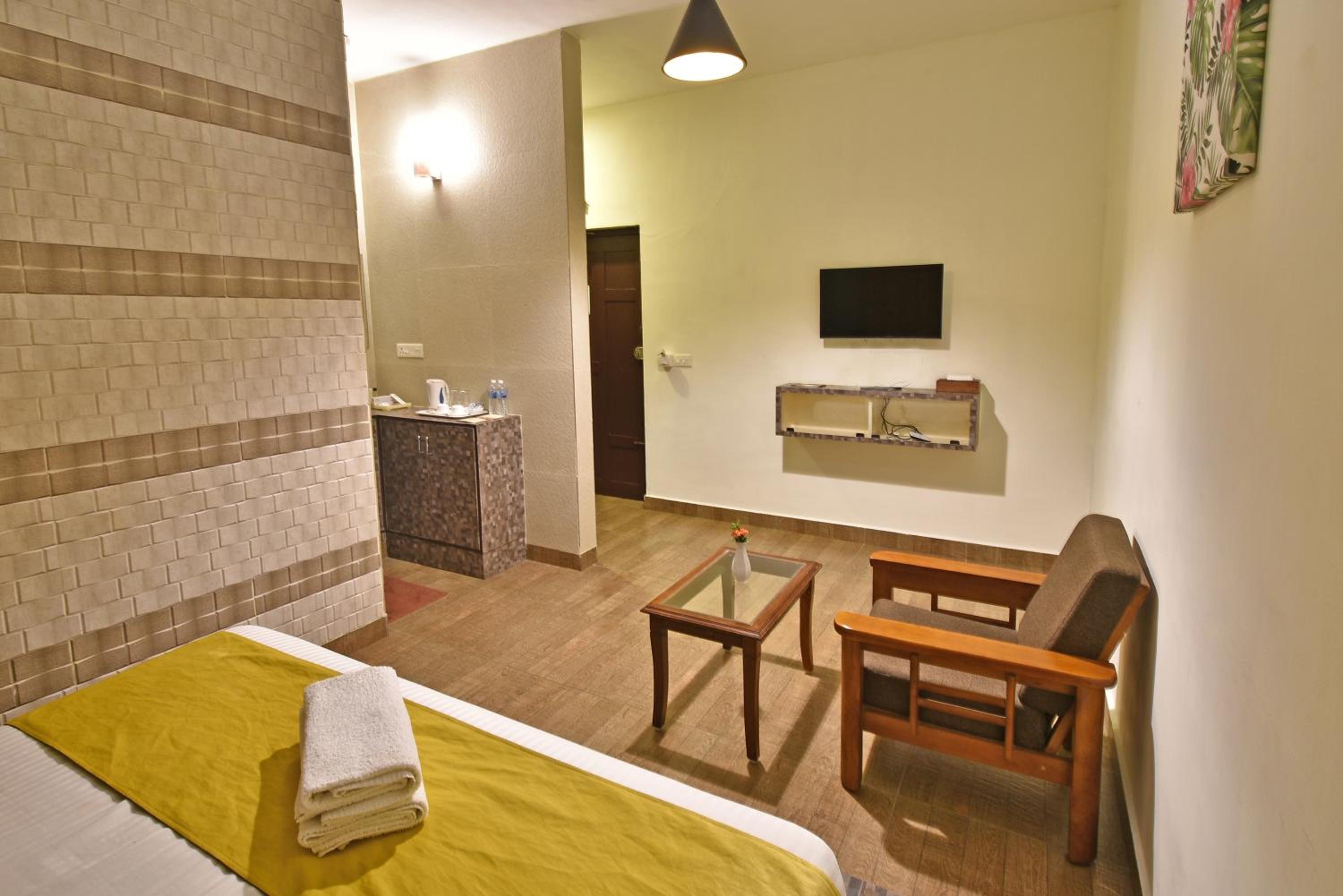 Queen Room with Pool View photo 3