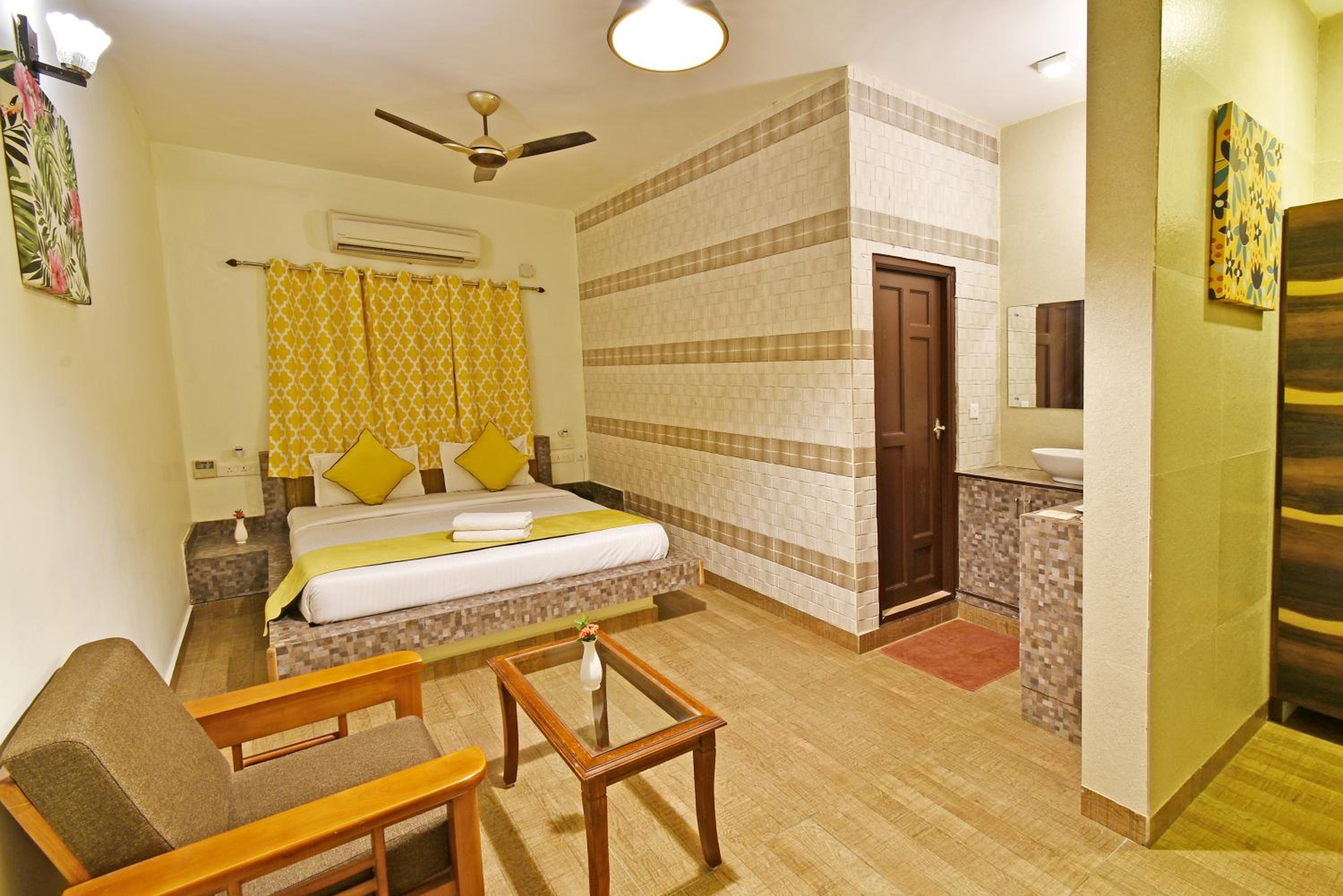 Queen Room with Pool View