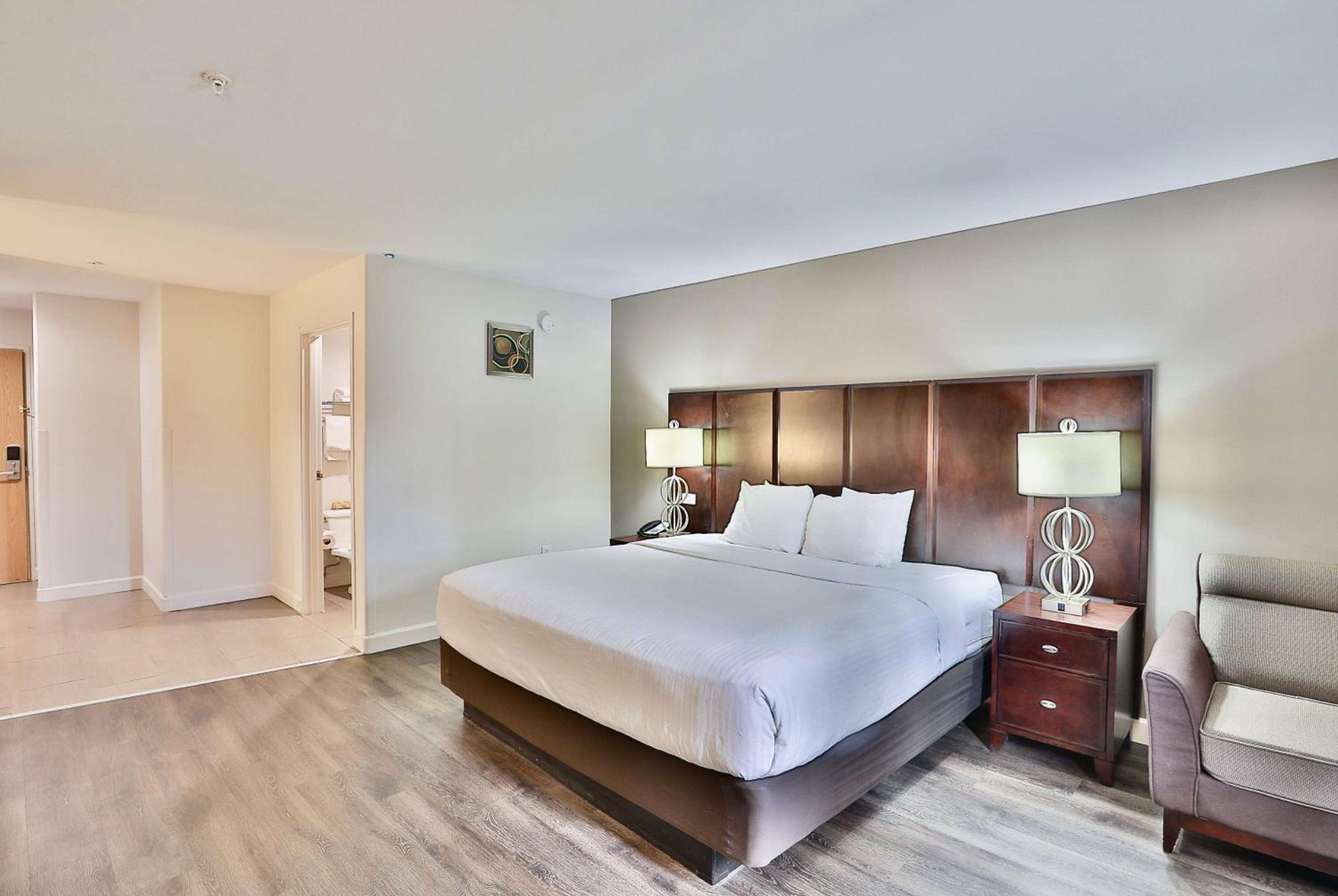 King Studio Suite - Non-Smoking - Photo 1