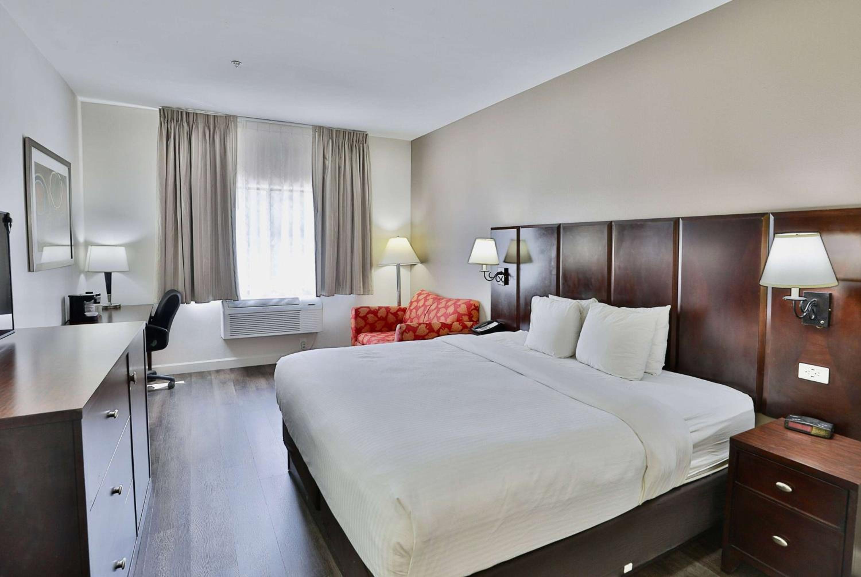 King Room - Non-Smoking - Photo 1