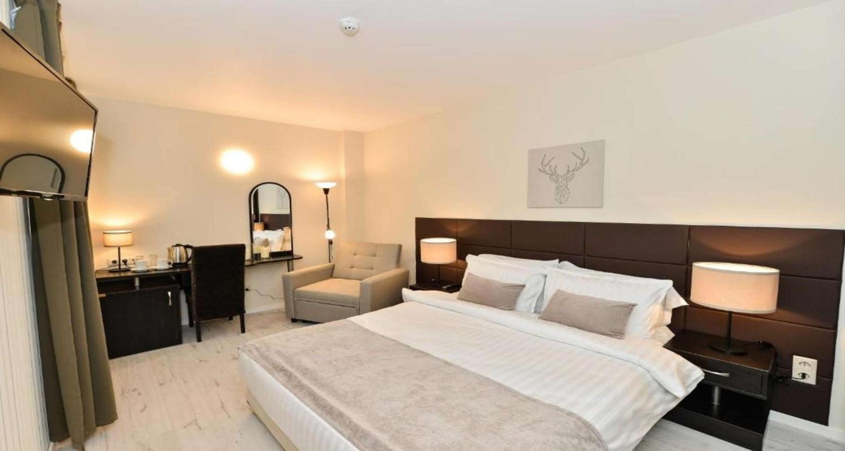 Superior Double Room with Double Bed - Non-Smoking - Photo 1
