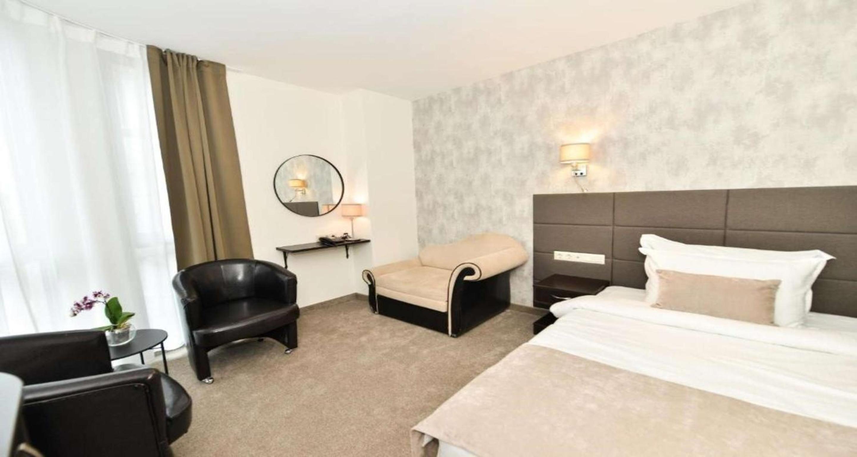 Superior Double Room with Double Bed - Non-Smoking - Photo 3