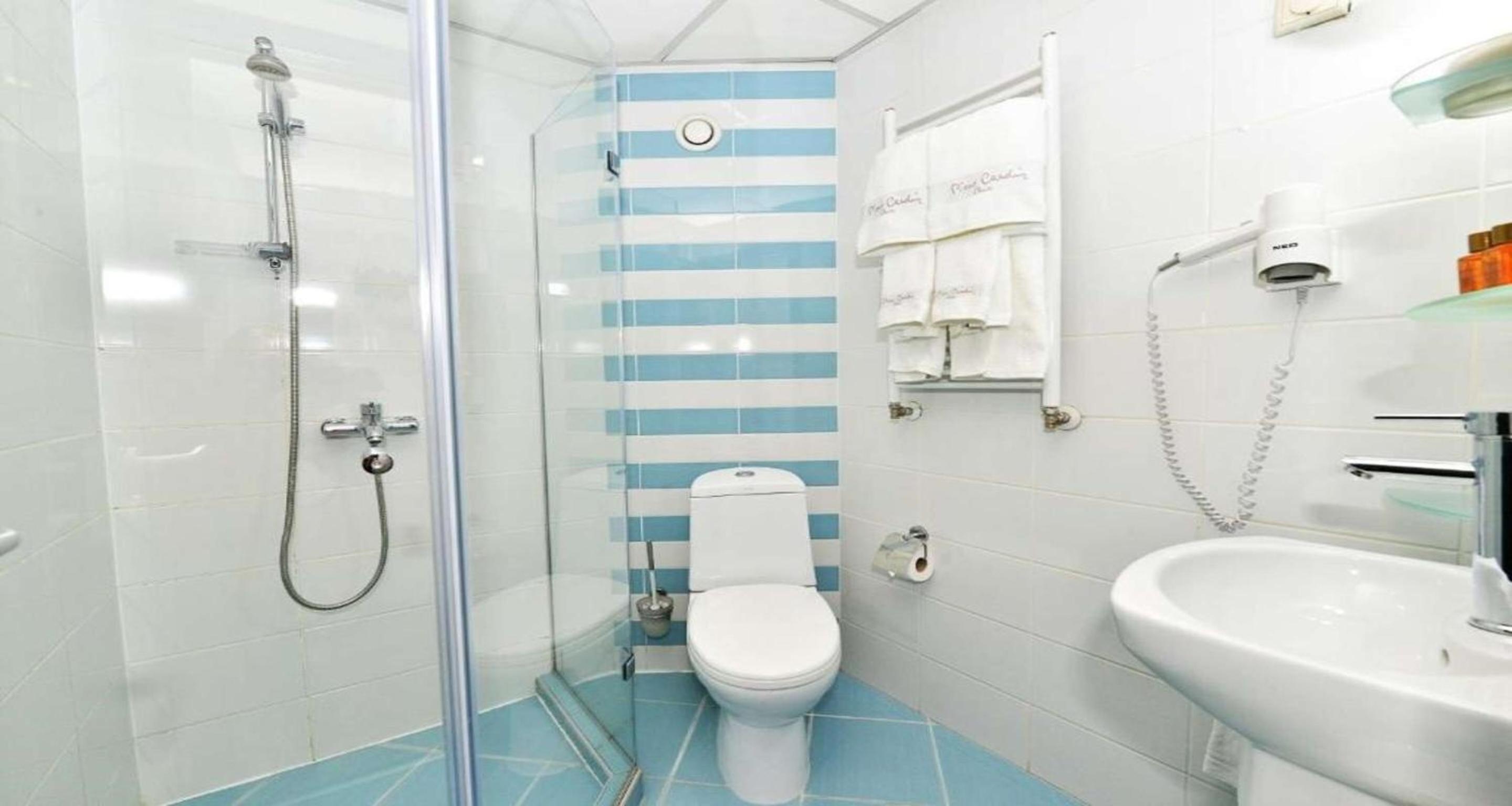 Double Room with Double Bed - Non-Smoking - Photo 12
