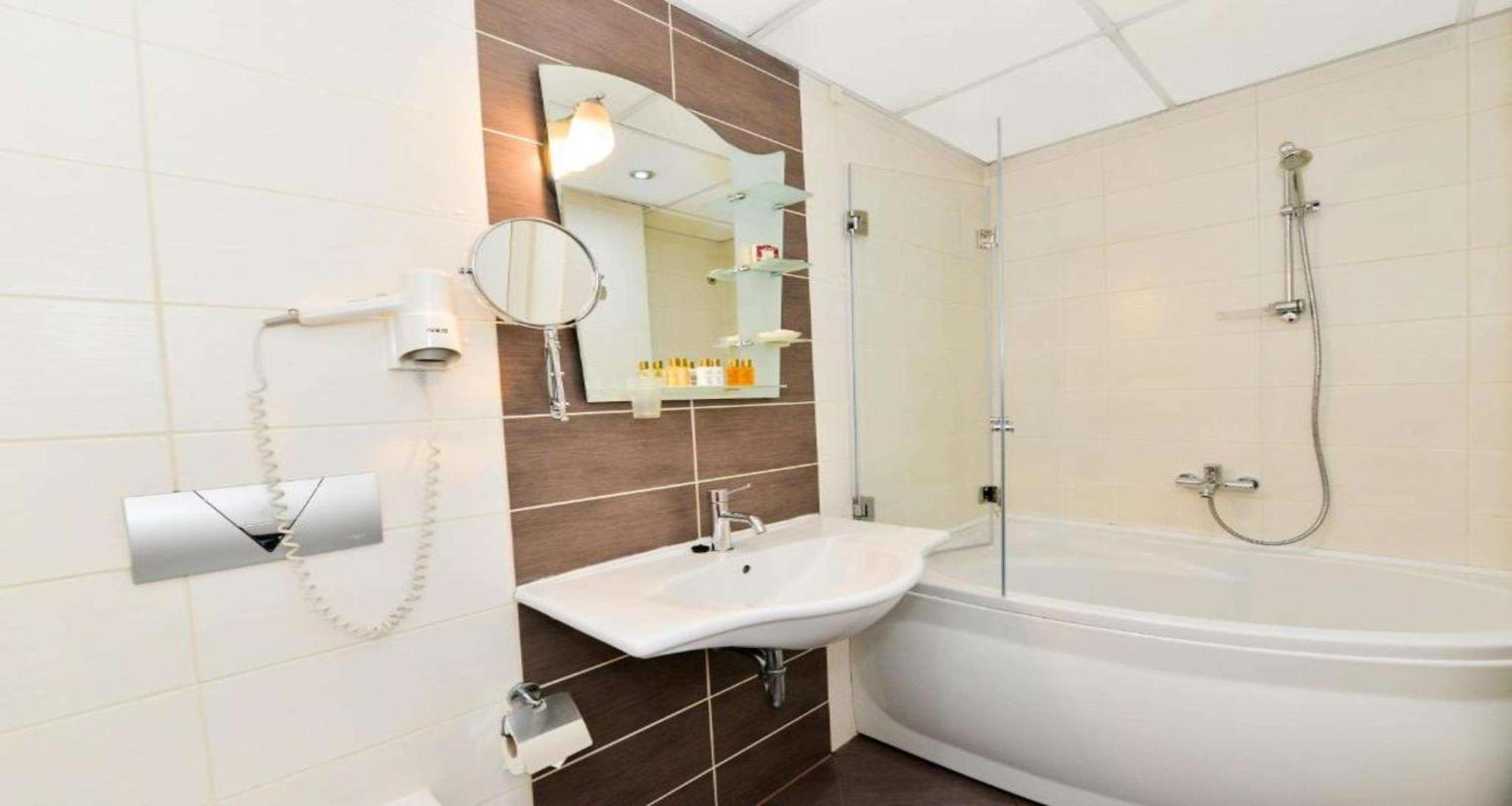 Double Room with Double Bed - Non-Smoking - Photo 2
