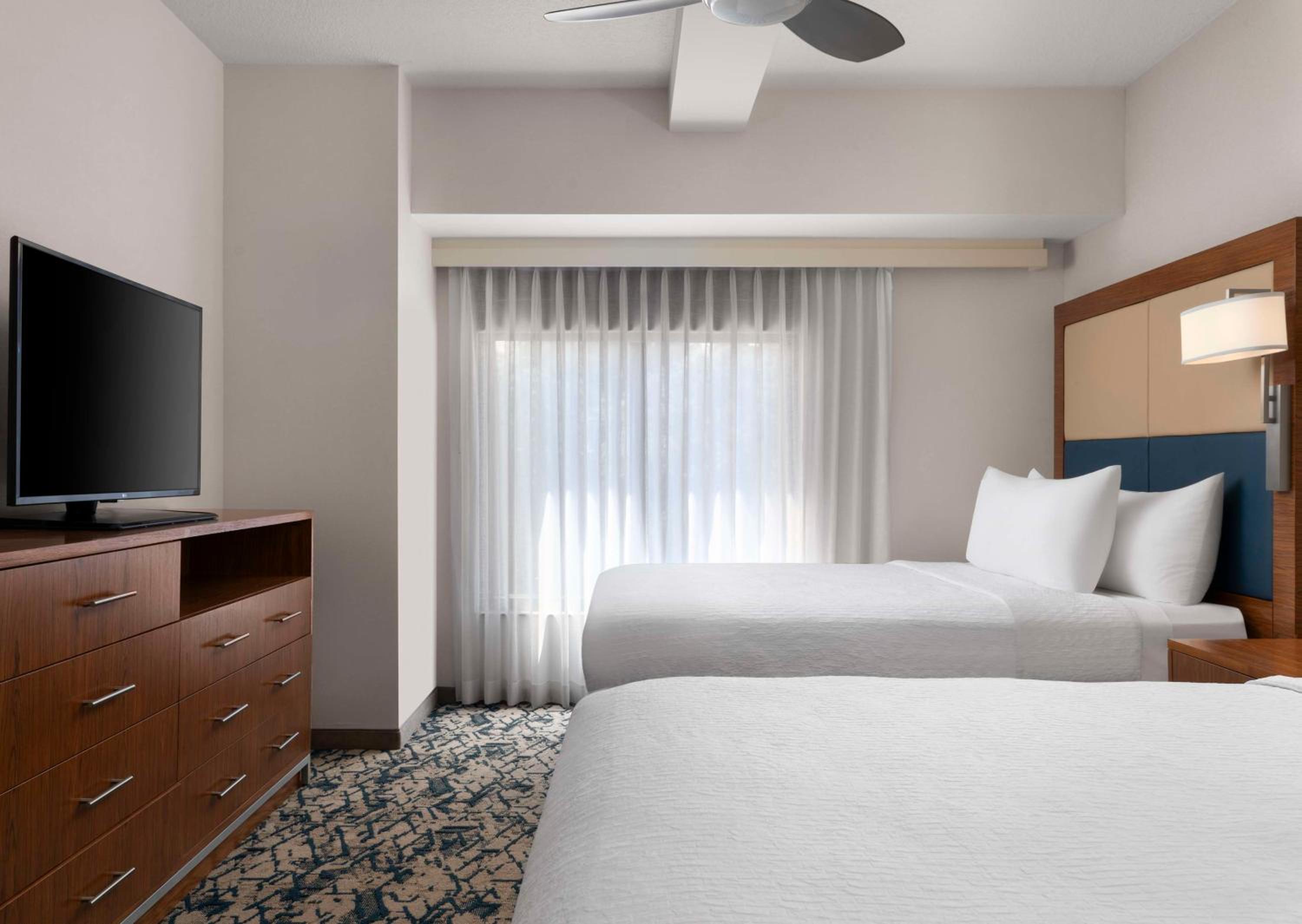 One-Bedroom Queen Suite with Two Queen Beds - Non-Smoking