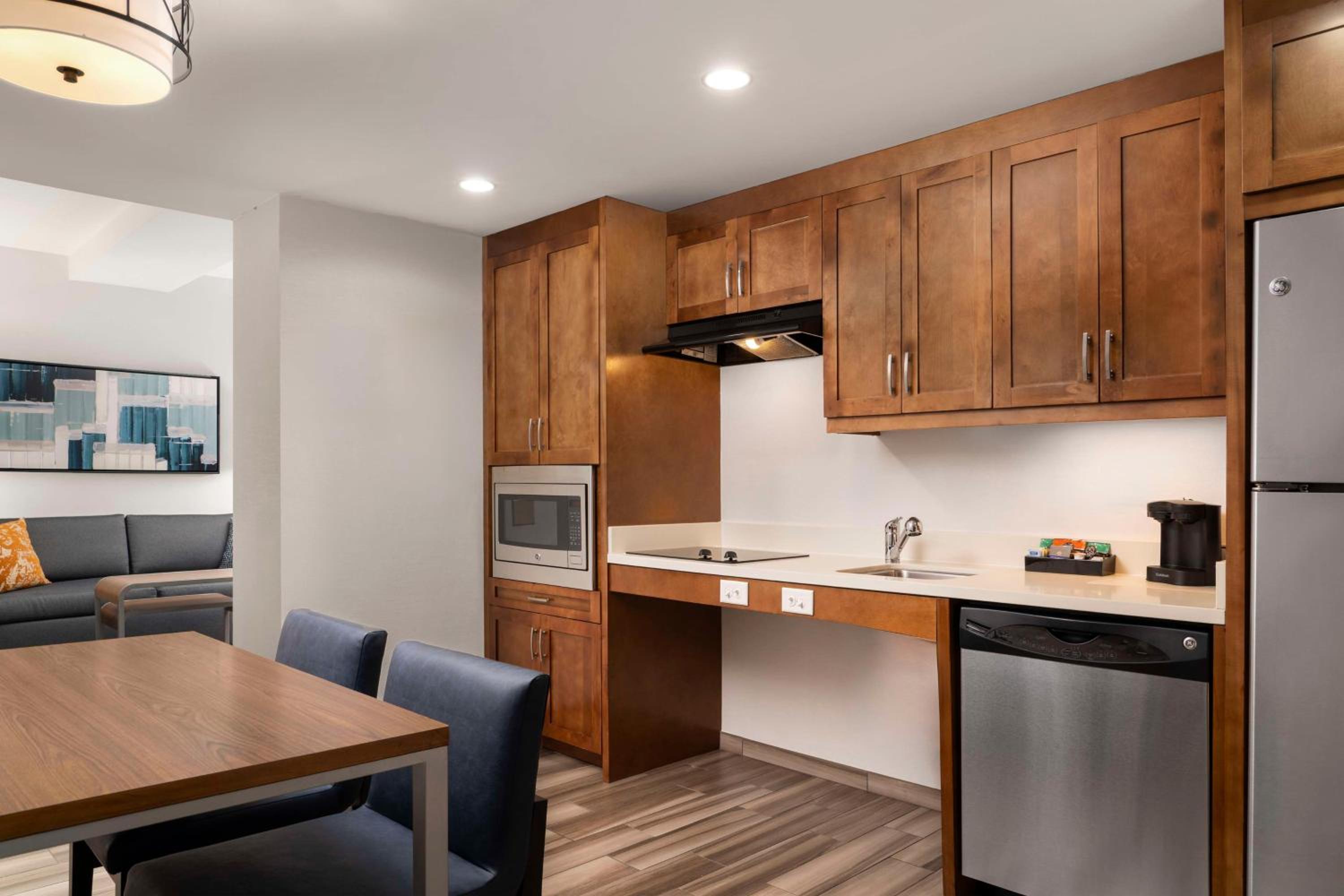 King Studio Suite with Bath Tub - Hearing Accessible/Non-Smoking