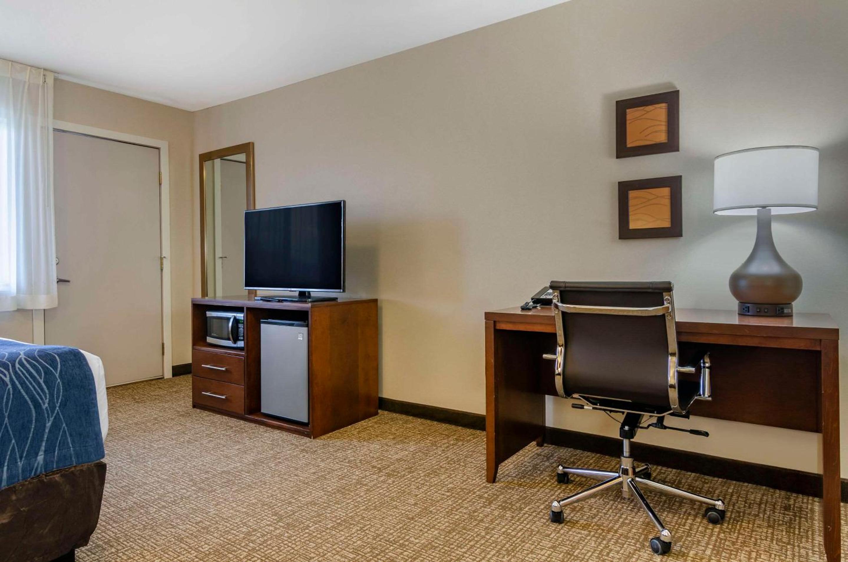 King Room - Non-Smoking - Photo 1