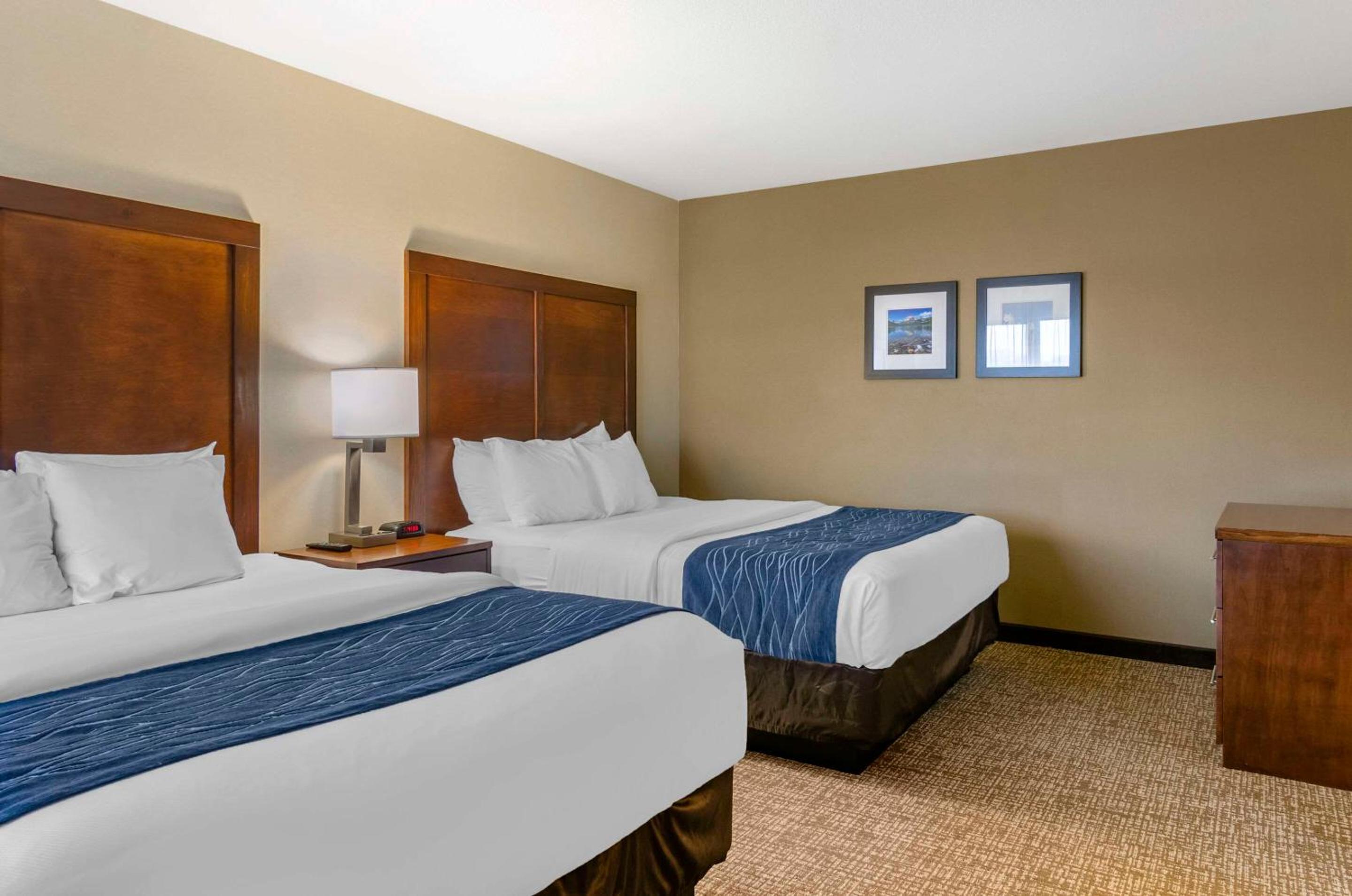 Queen Suite with Two Queen Beds - Non-Smoking - Photo 1